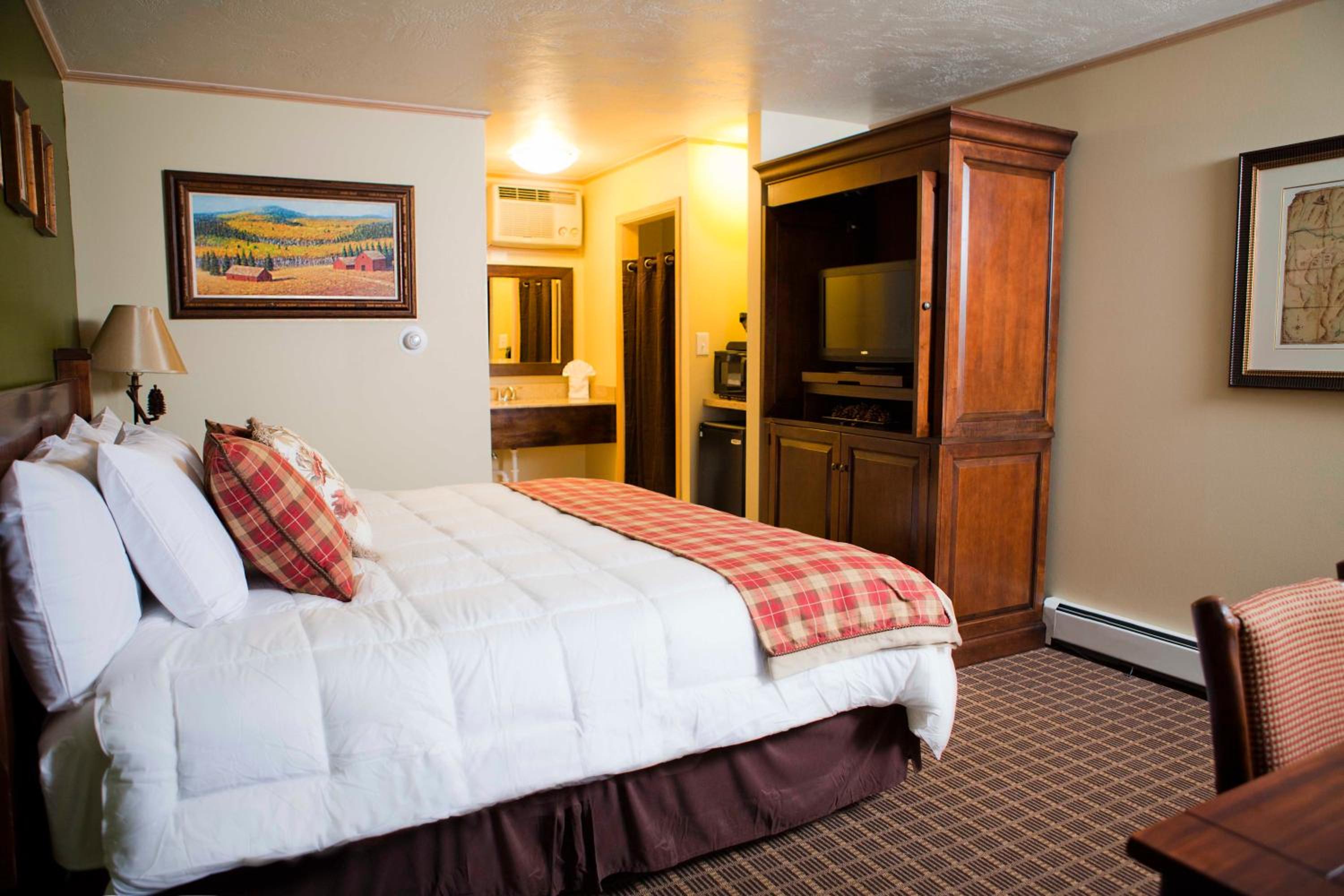 Gunnison Vacations - The Inn at Tomichi Village - Property Image 7