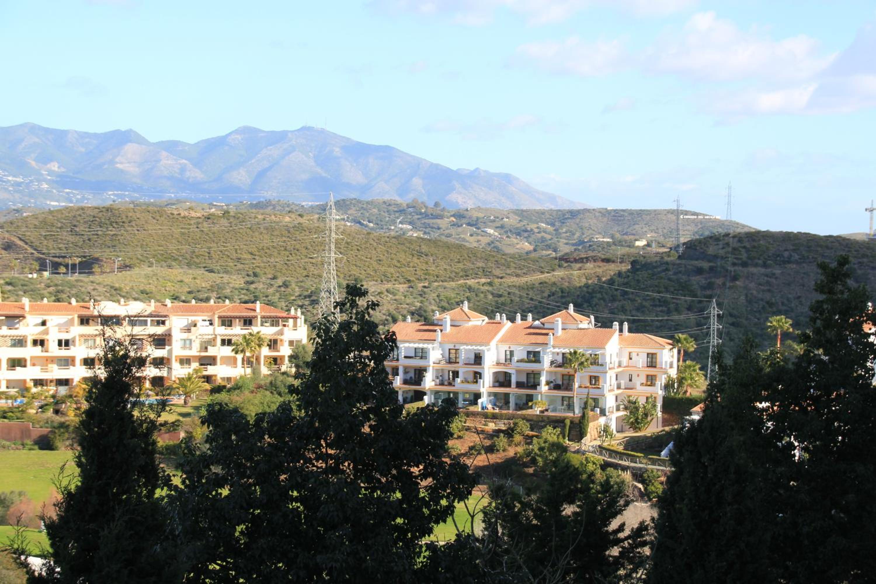 Miraflores Golf Gardens II Luxe Appartement at Riviera del Sol view 5