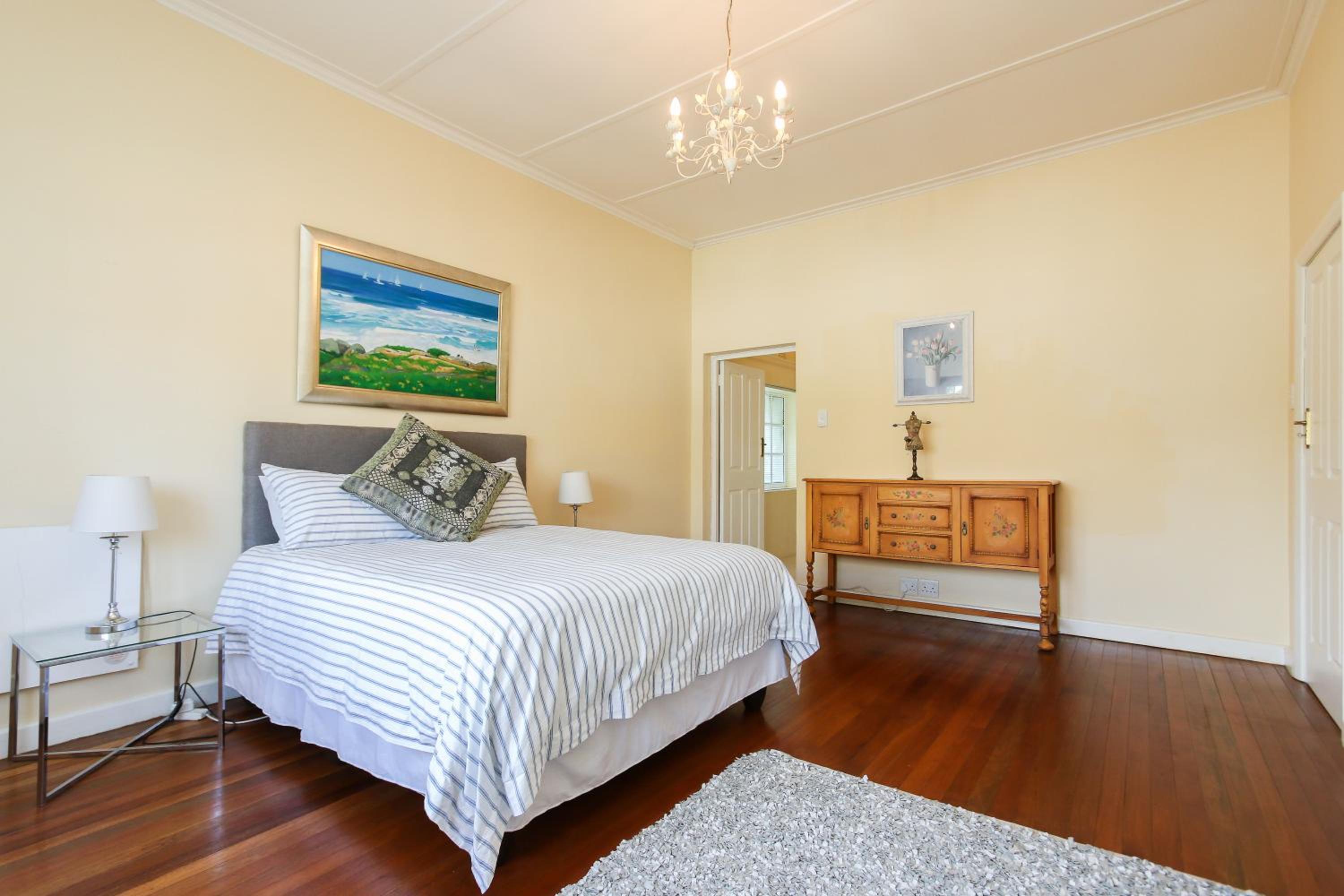 Lavender Guest Cottage view 3