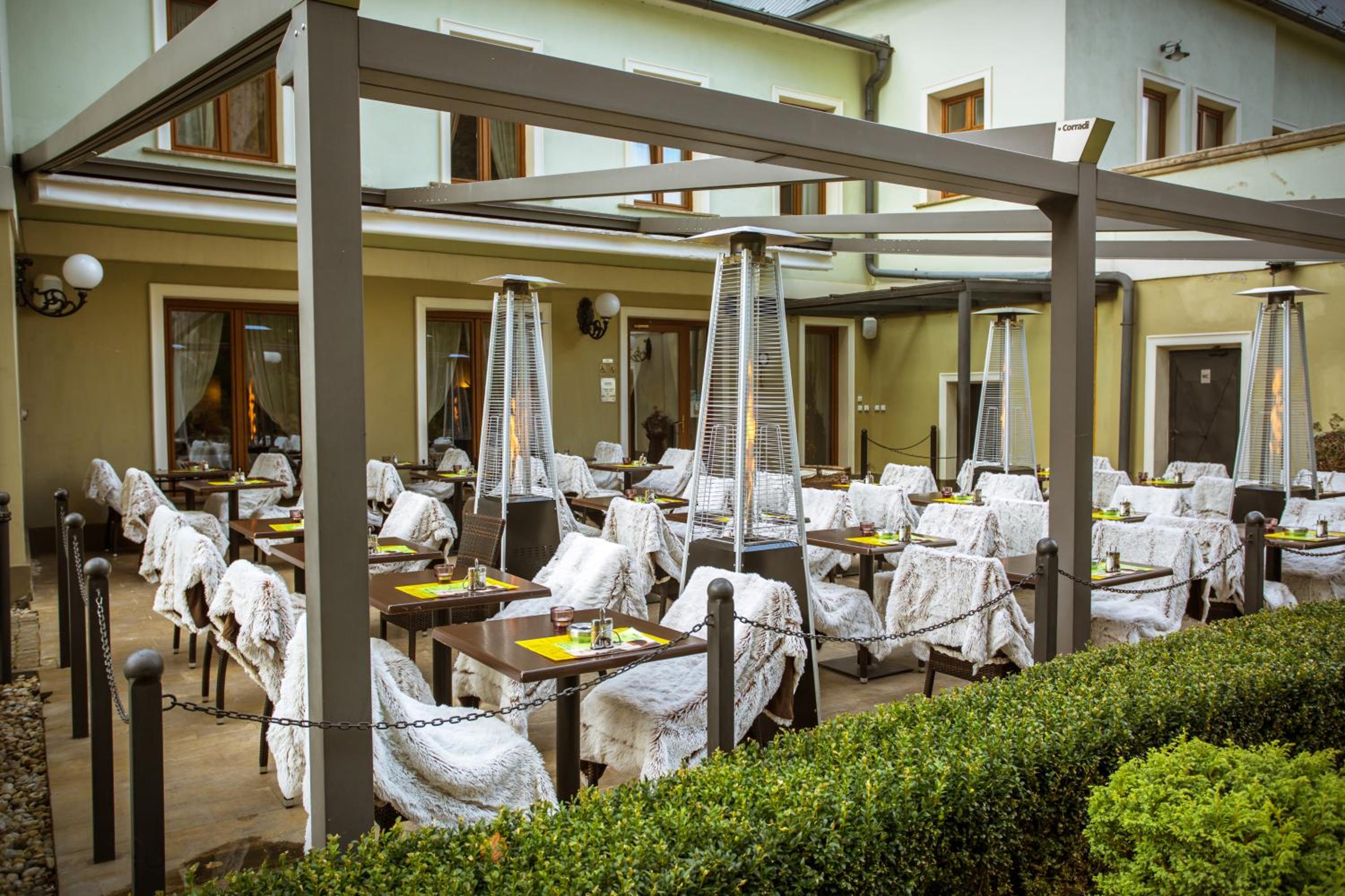 restaurant