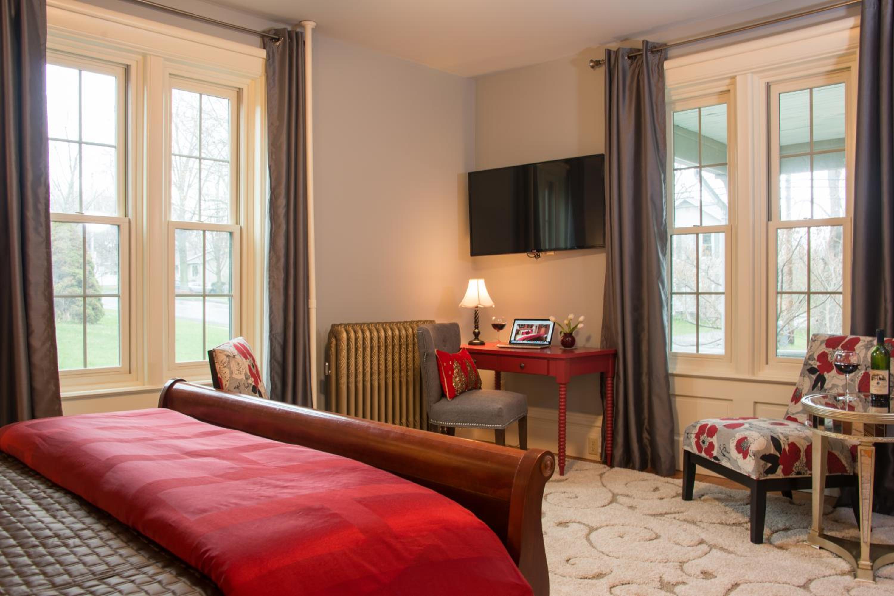 Gothic Eves Inn and Spa Bed and Breakfast