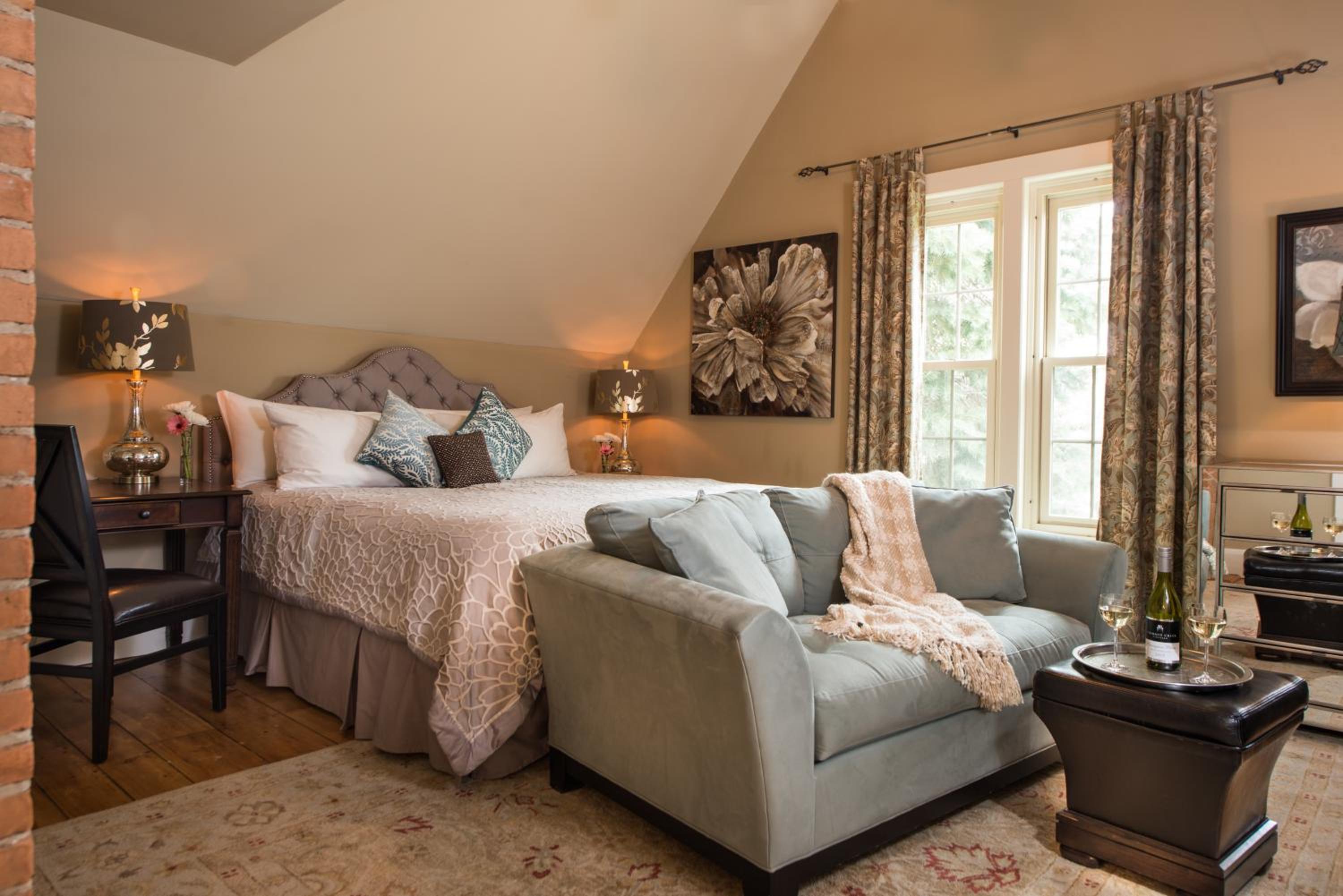 Gothic Eves Inn and Spa Bed and Breakfast