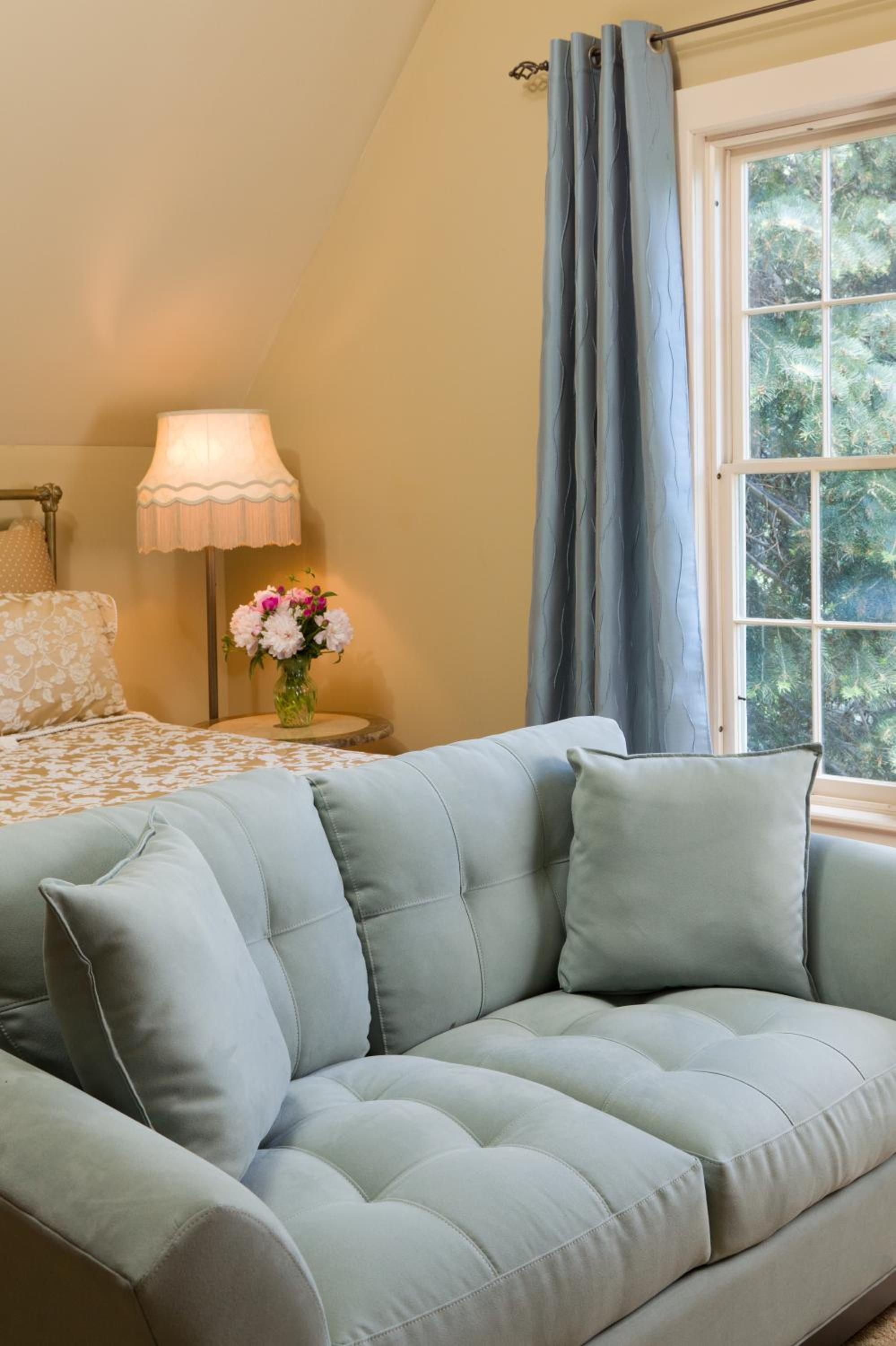 Gothic Eves Inn and Spa Bed and Breakfast