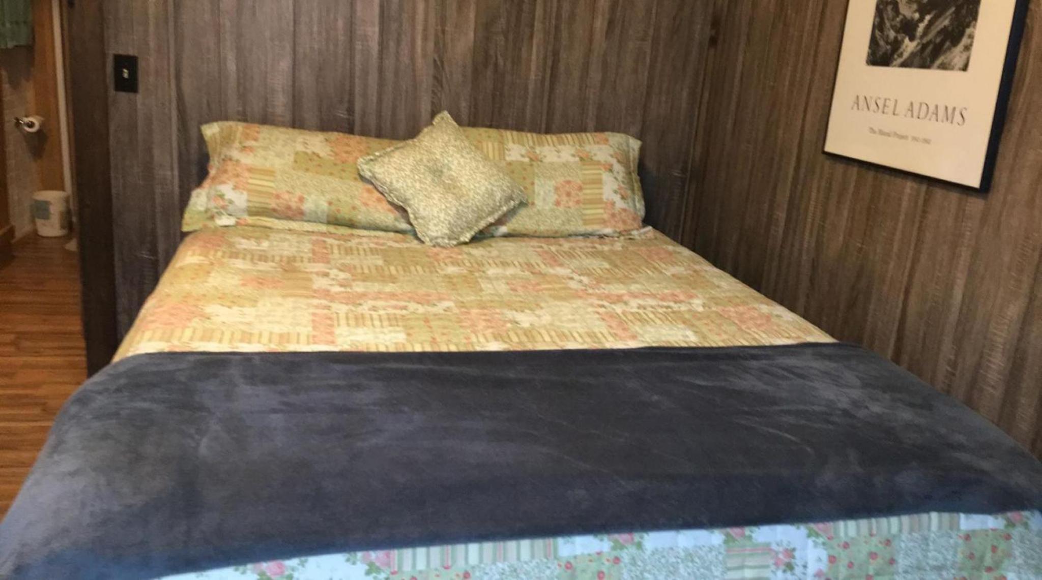 The Sandstone - A 3BR, 2BA Deluxe Log Cabin - Property Image 6