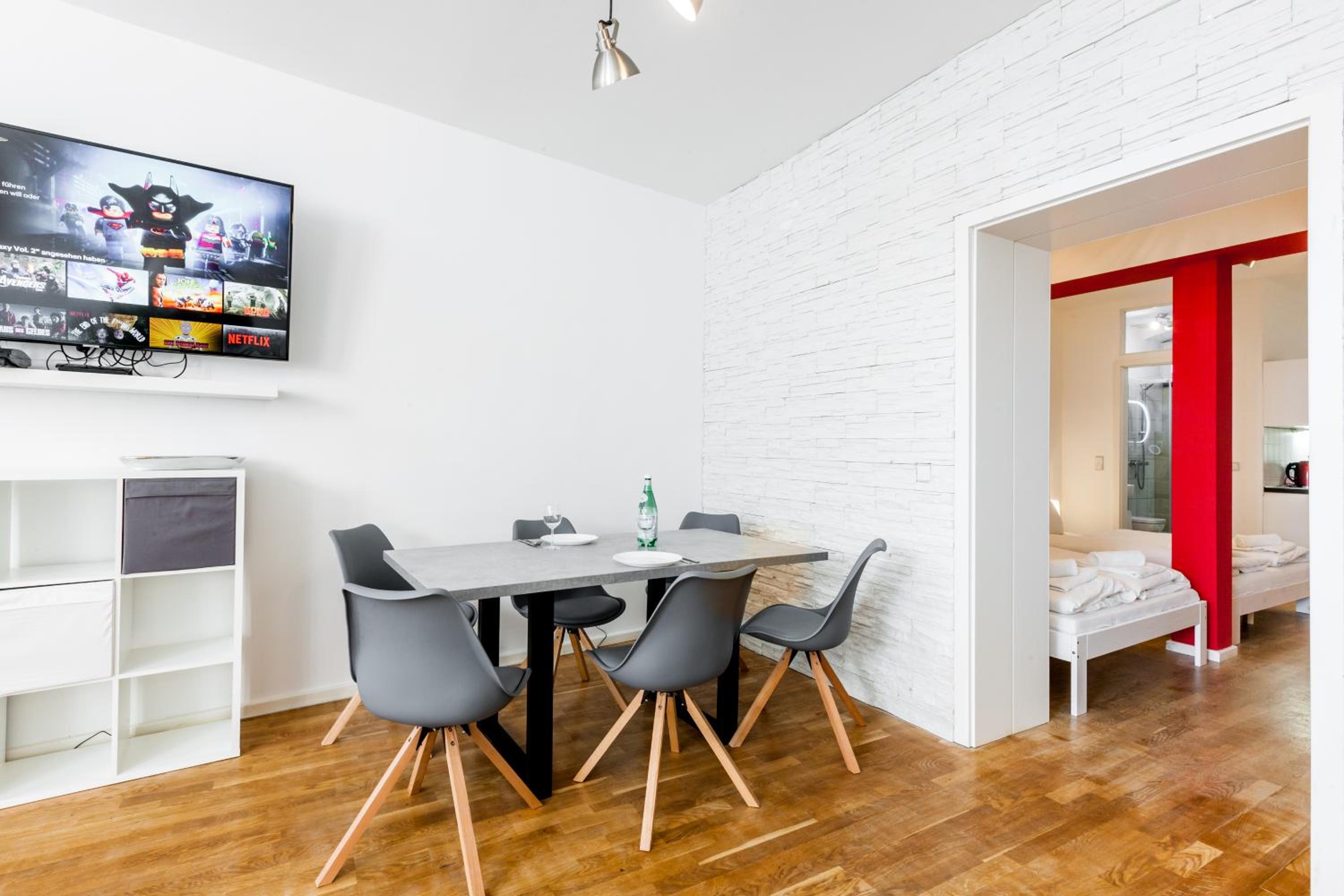 DR APARTMENTS