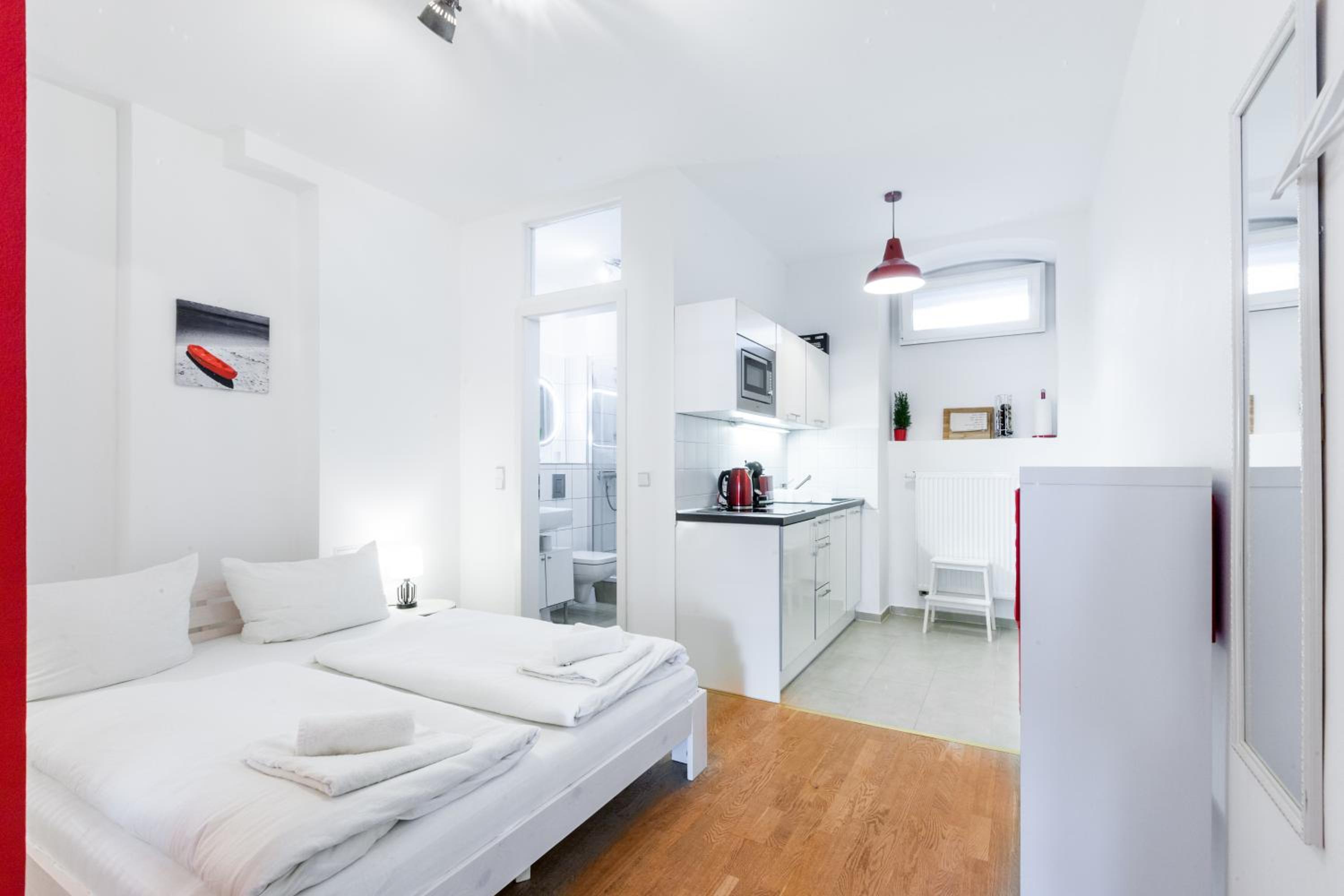 DR APARTMENTS