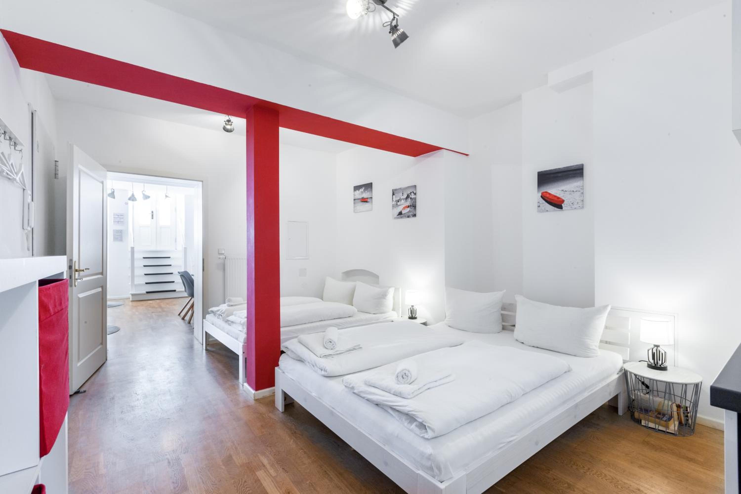 DR APARTMENTS