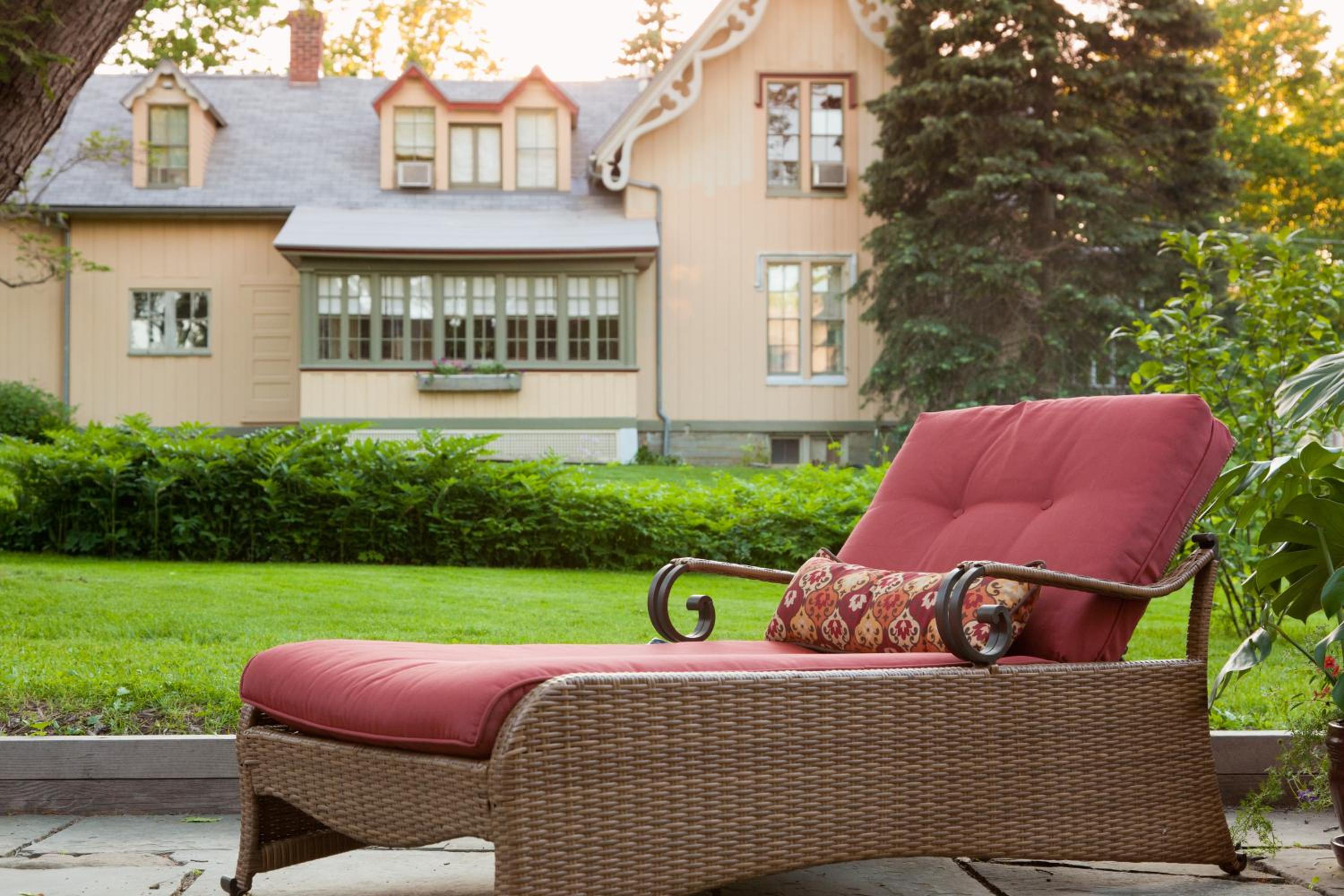 Gothic Eves Inn and Spa Bed and Breakfast