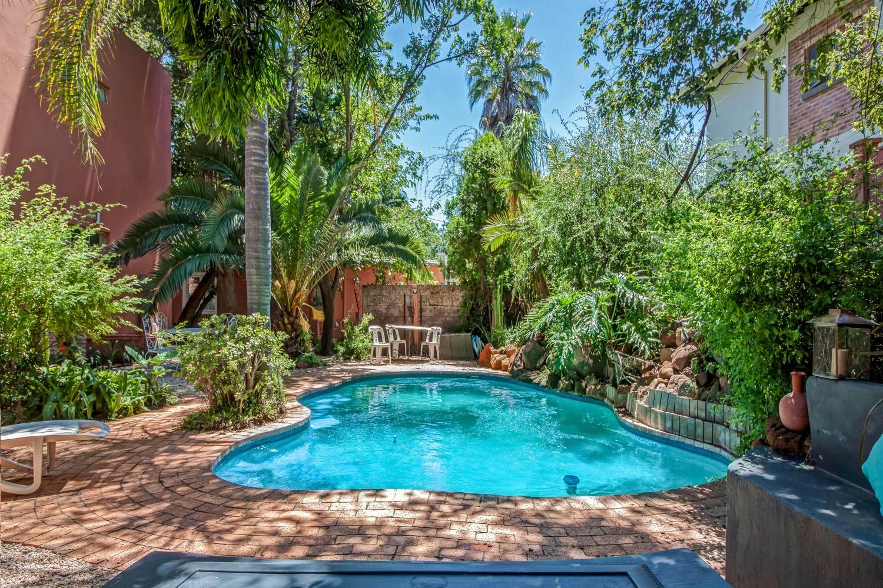 Sitatunga Guest Lodge - Sandton - Airport Shuttle - Solar & Borehole