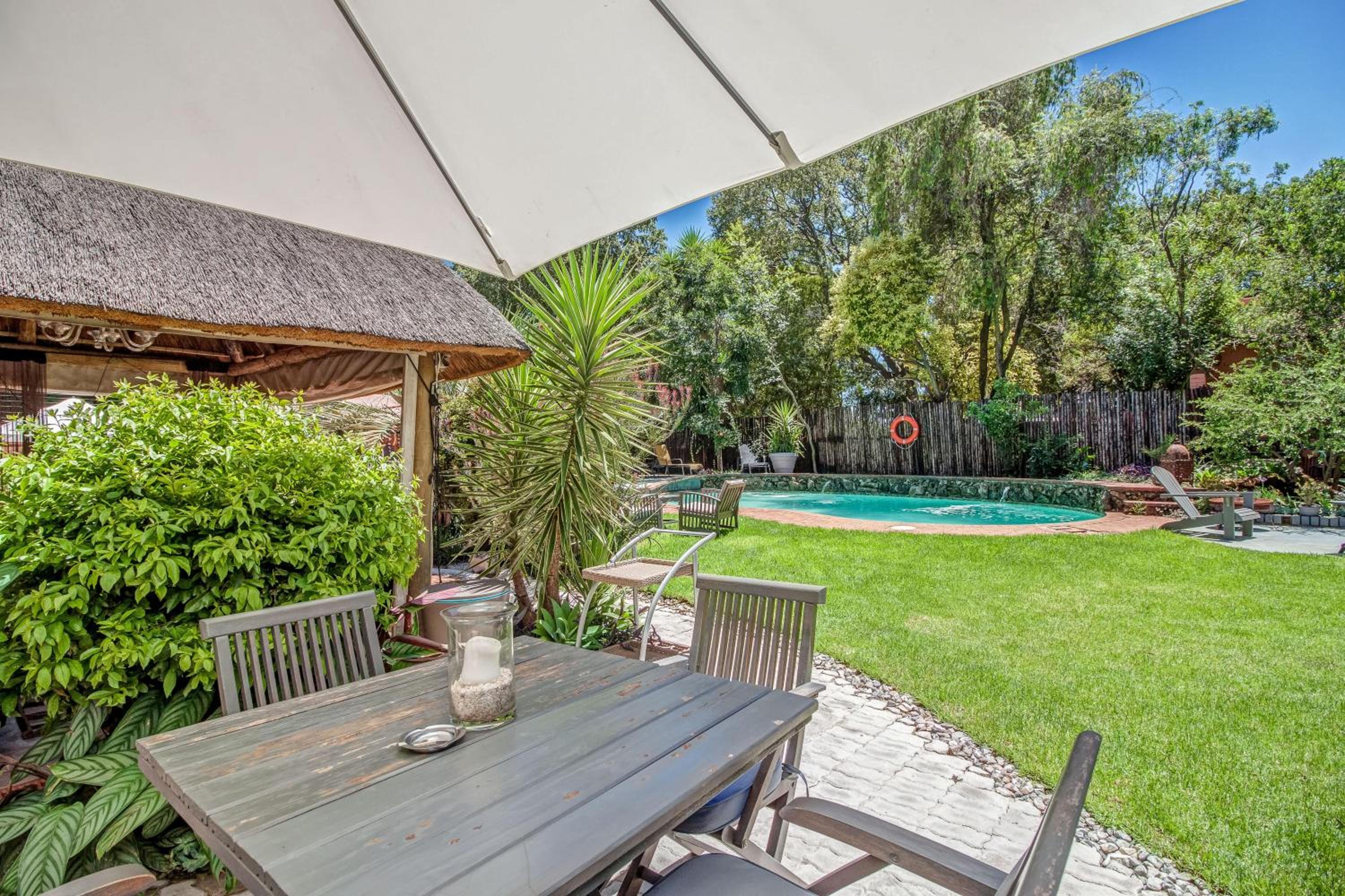 Sitatunga Guest Lodge - Sandton - Airport Shuttle - Solar & Borehole