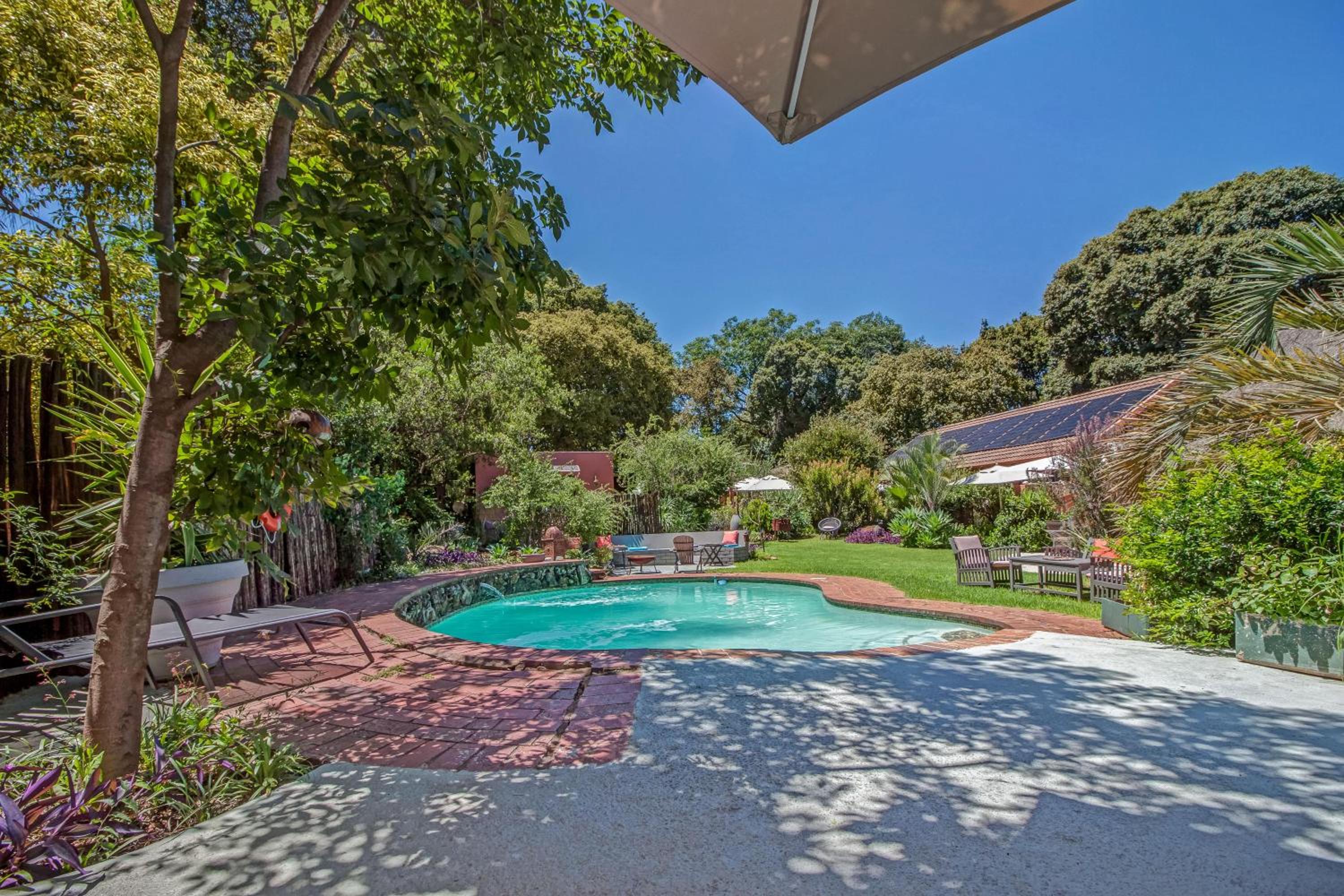 Sitatunga Guest Lodge - Sandton - Airport Shuttle - Solar & Borehole