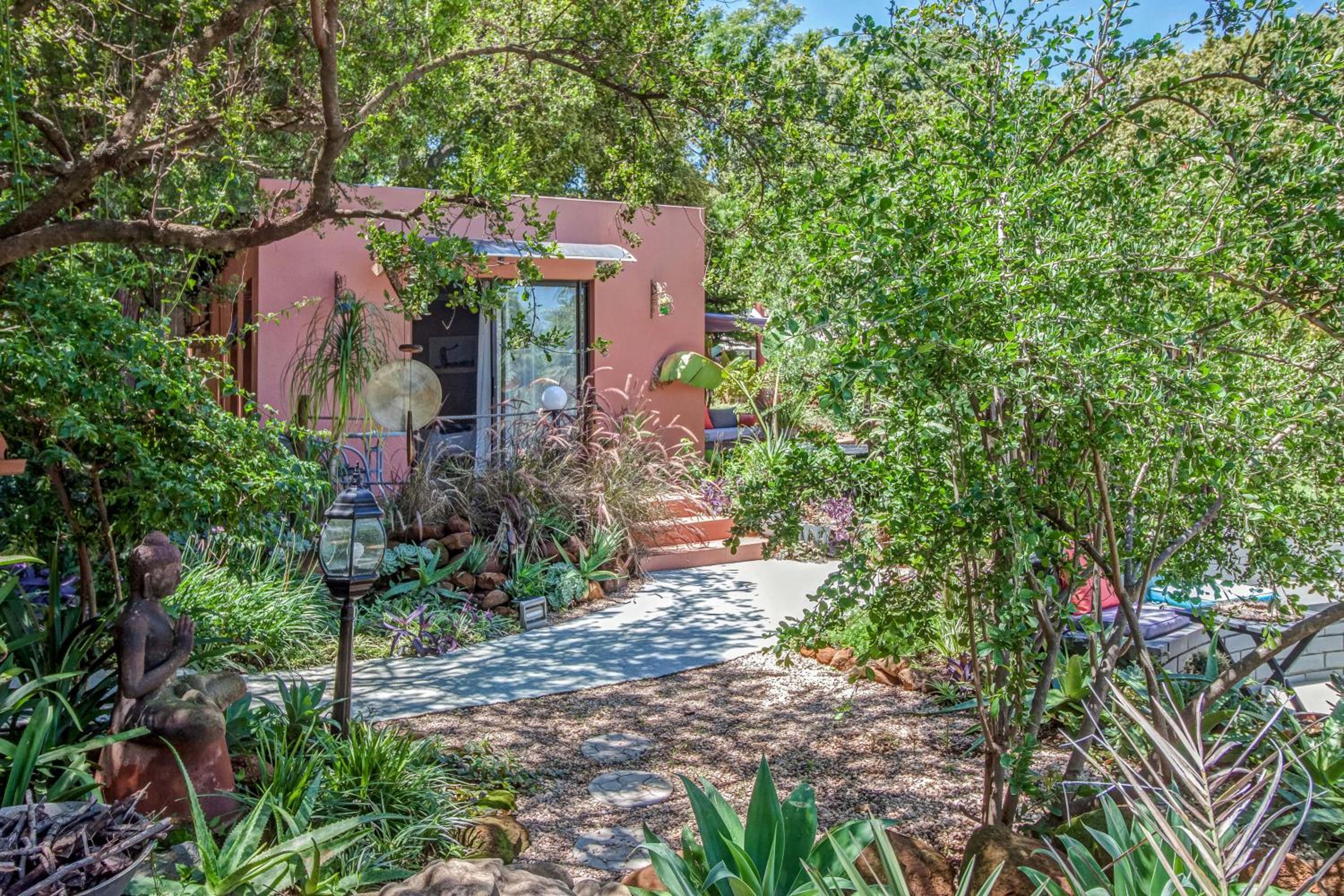 Sitatunga Guest Lodge - Sandton - Airport Shuttle - Solar & Borehole