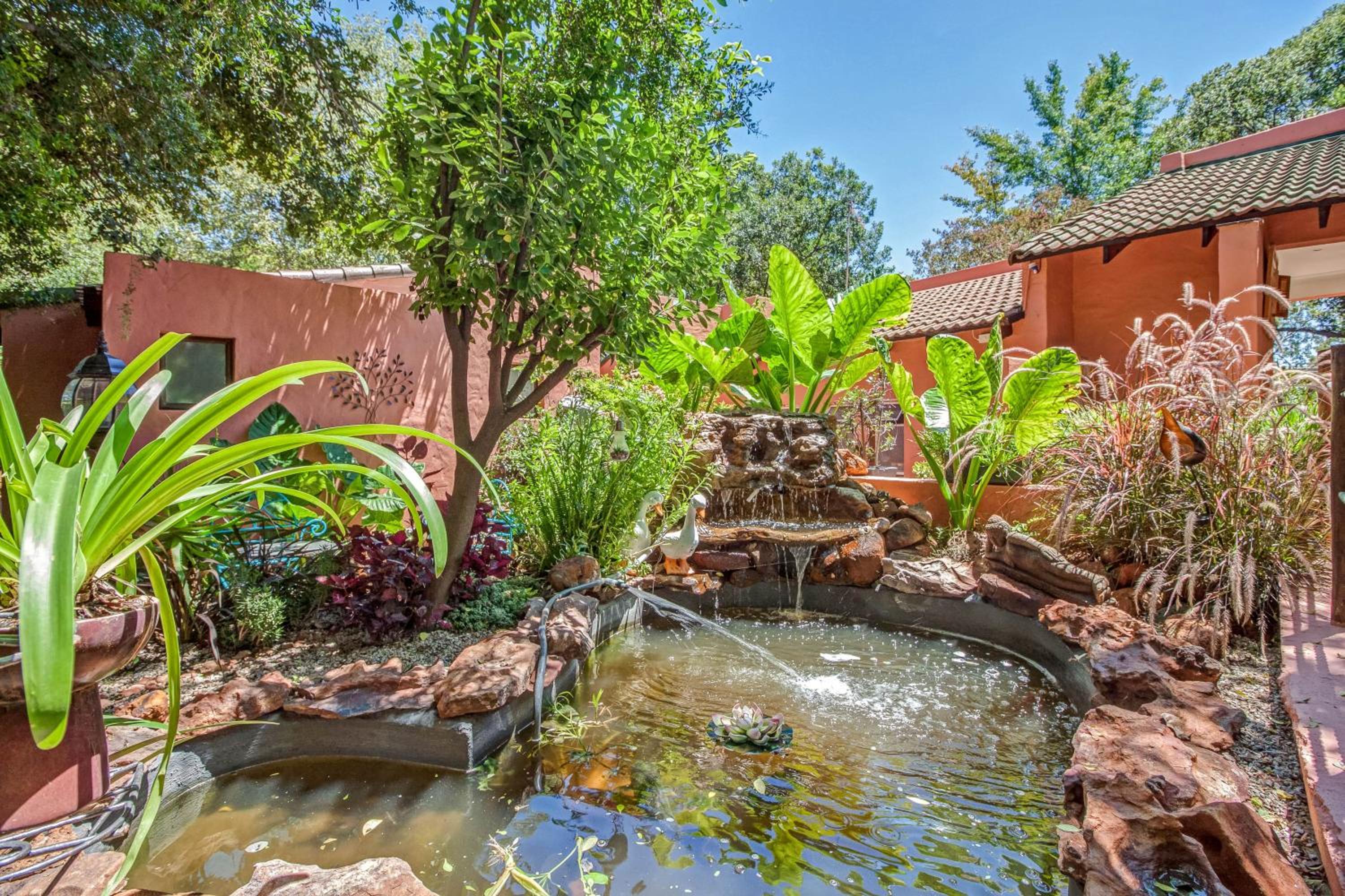 Sitatunga Guest Lodge - Sandton - Airport Shuttle - Solar & Borehole