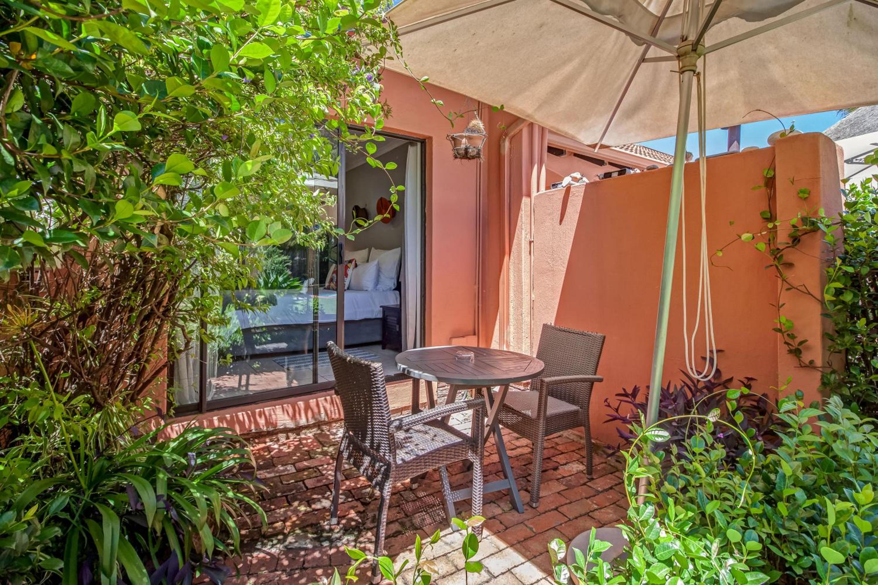 Sitatunga Guest Lodge - Sandton - Airport Shuttle - Solar & Borehole