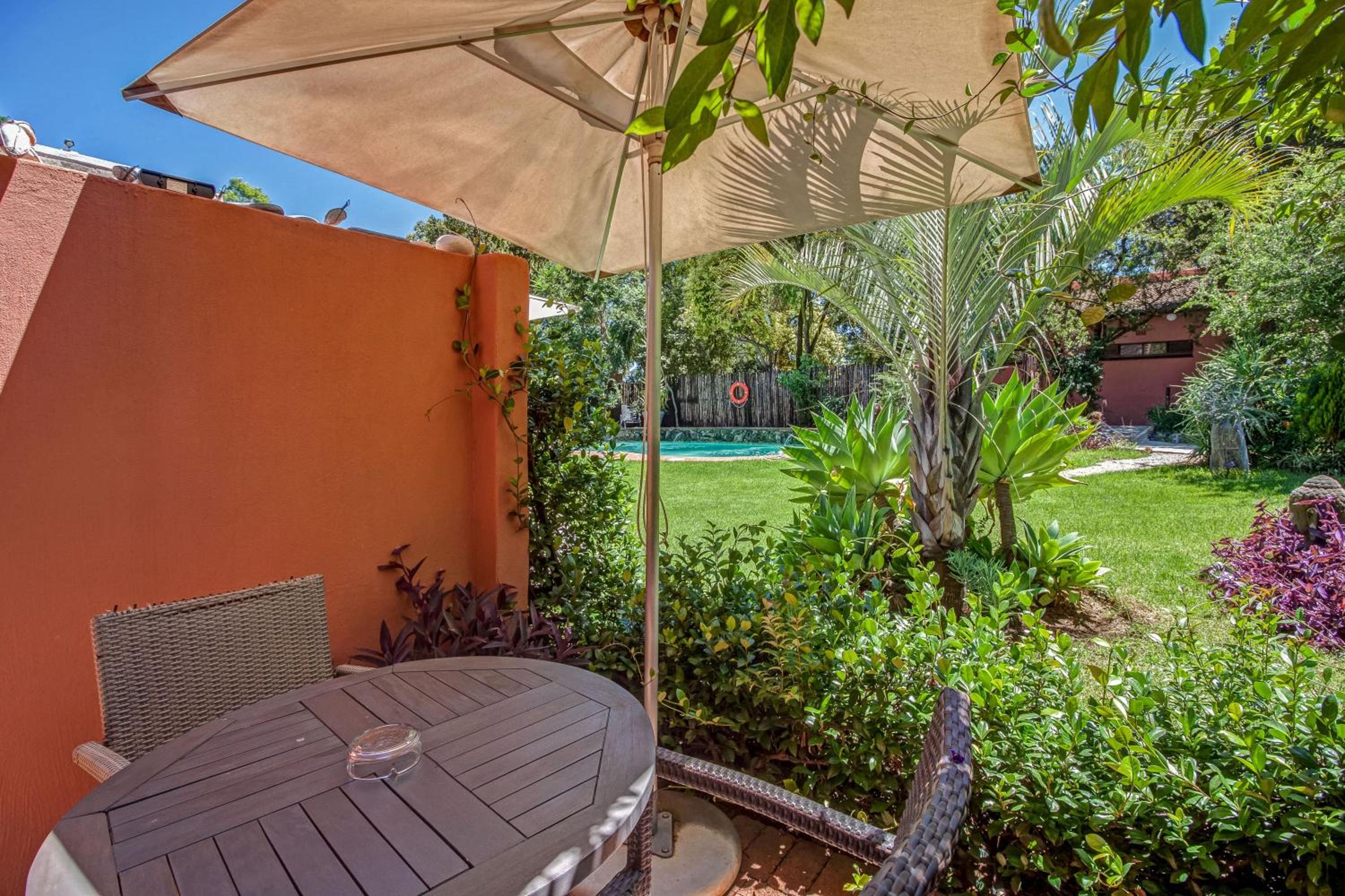 Sitatunga Guest Lodge - Sandton - Airport Shuttle - Solar & Borehole