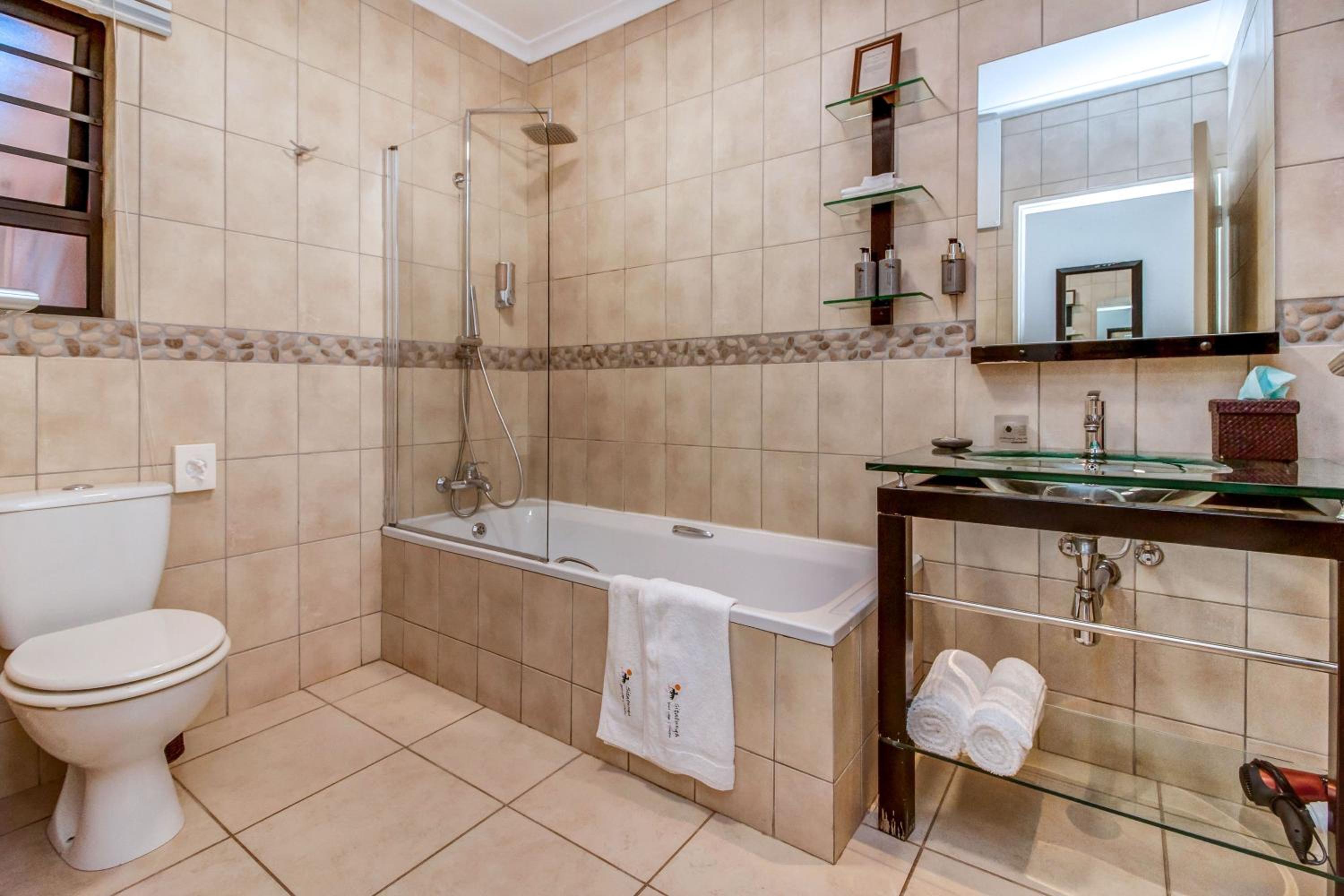 Sitatunga Guest Lodge - Sandton - Airport Shuttle - Solar & Borehole