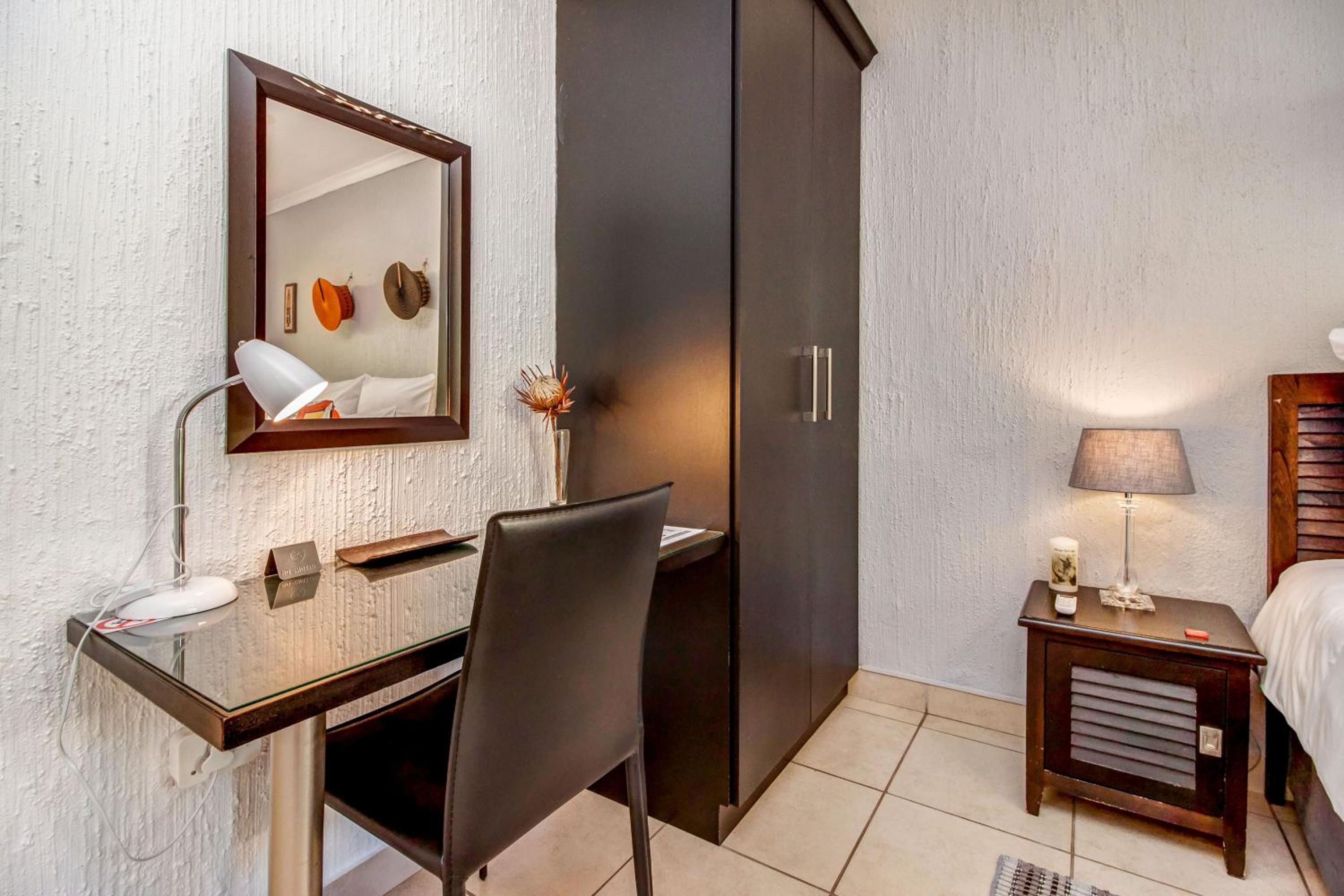 Sitatunga Guest Lodge - Sandton - Airport Shuttle - Solar & Borehole