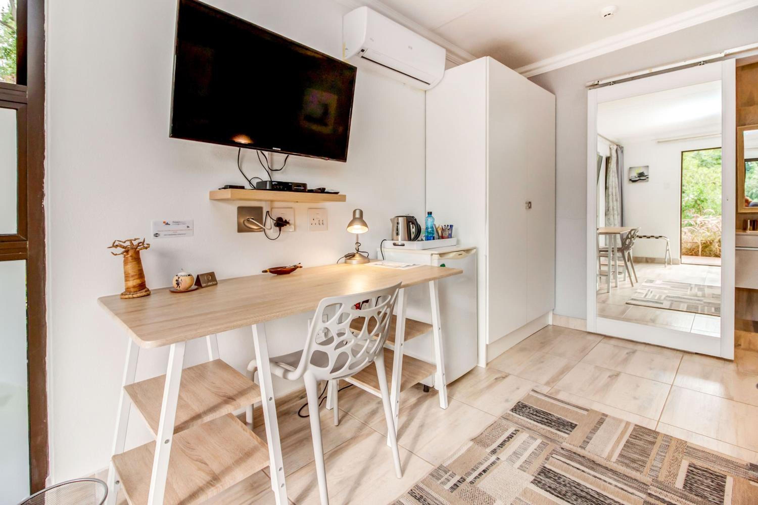 Sitatunga Guest Lodge - Sandton - Airport Shuttle - Solar & Borehole