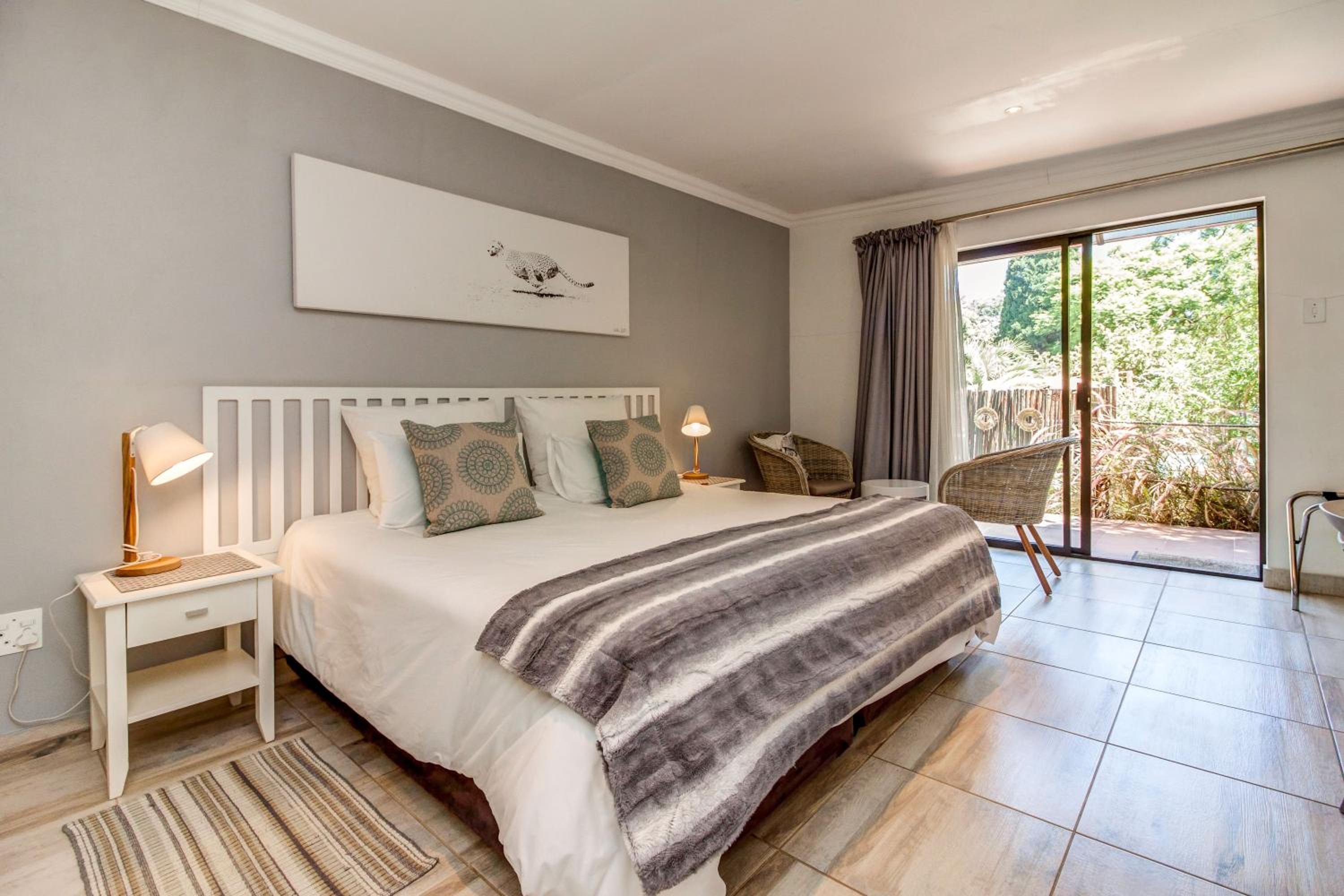 Sitatunga Guest Lodge - Sandton - Airport Shuttle - Solar & Borehole