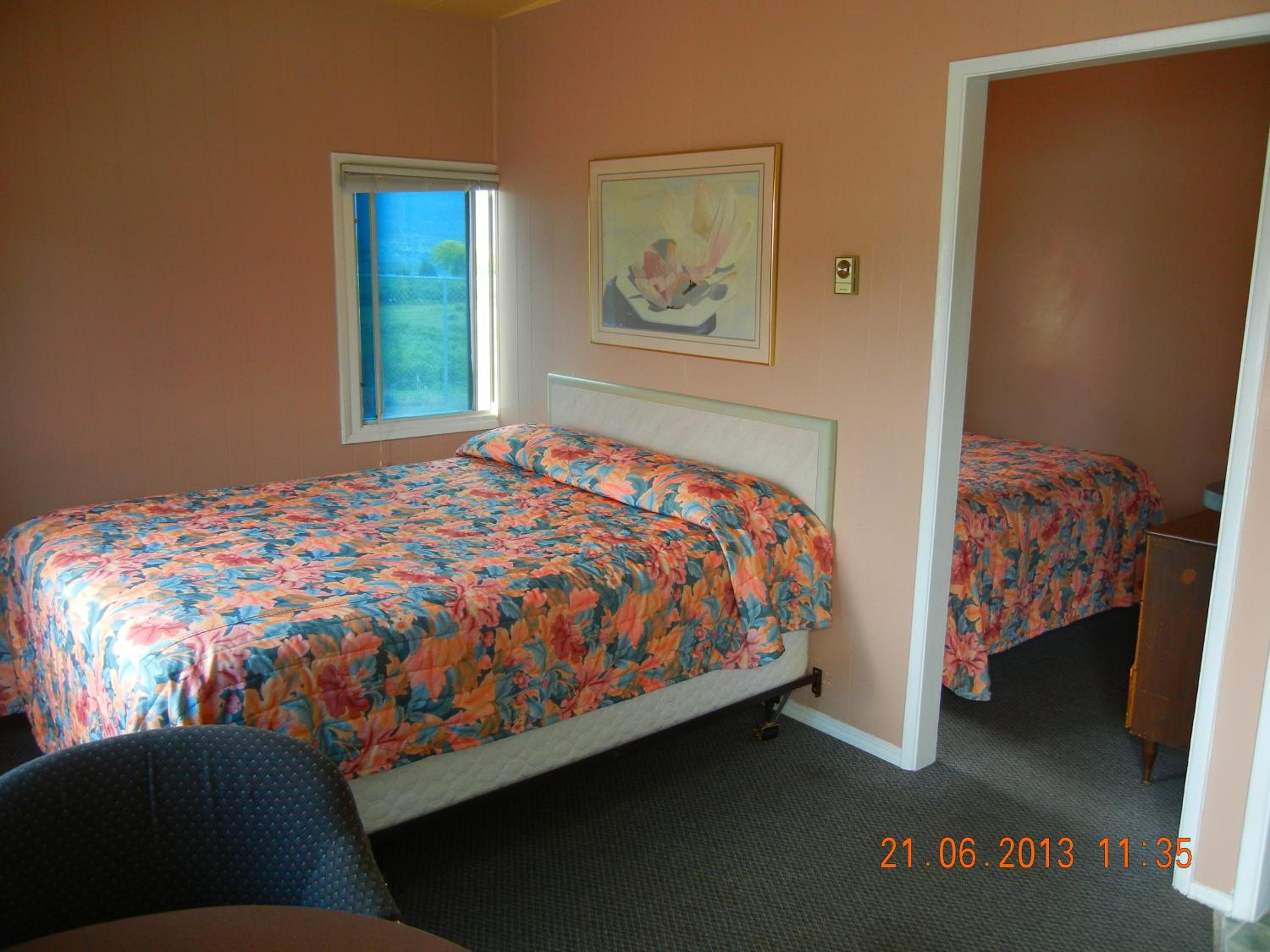 Holiday House Motel