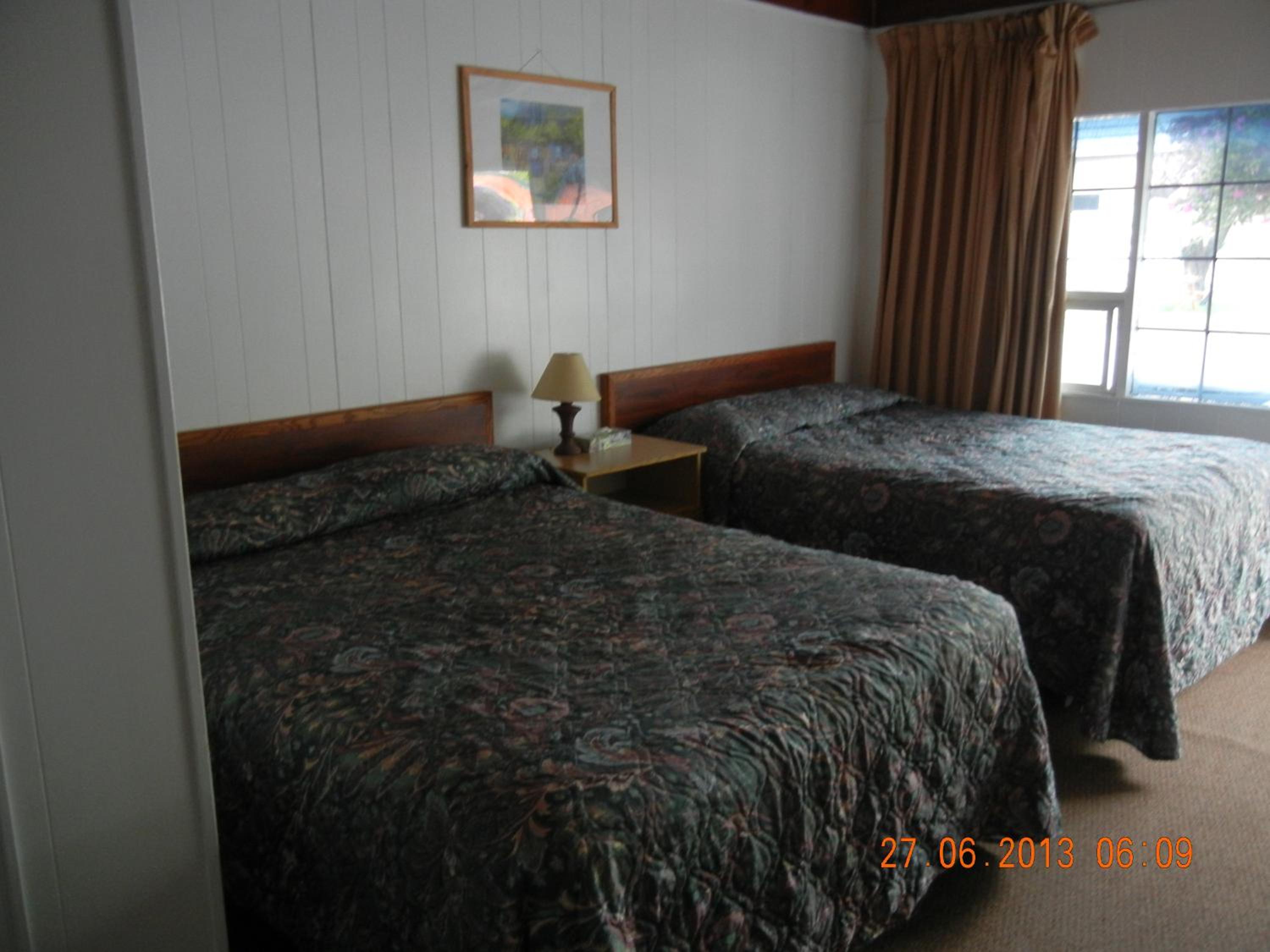 Holiday House Motel