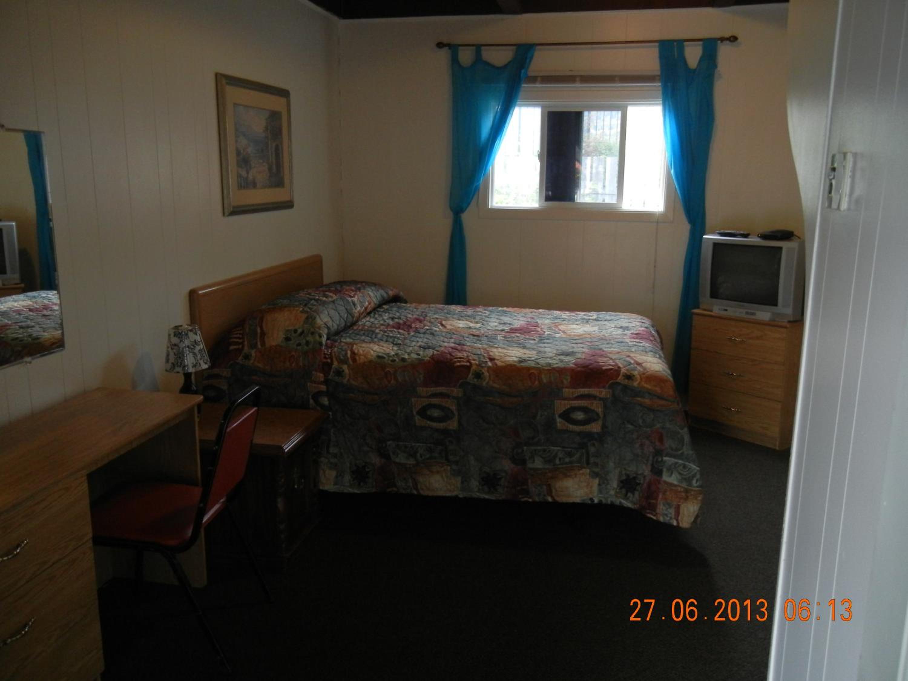 Holiday House Motel