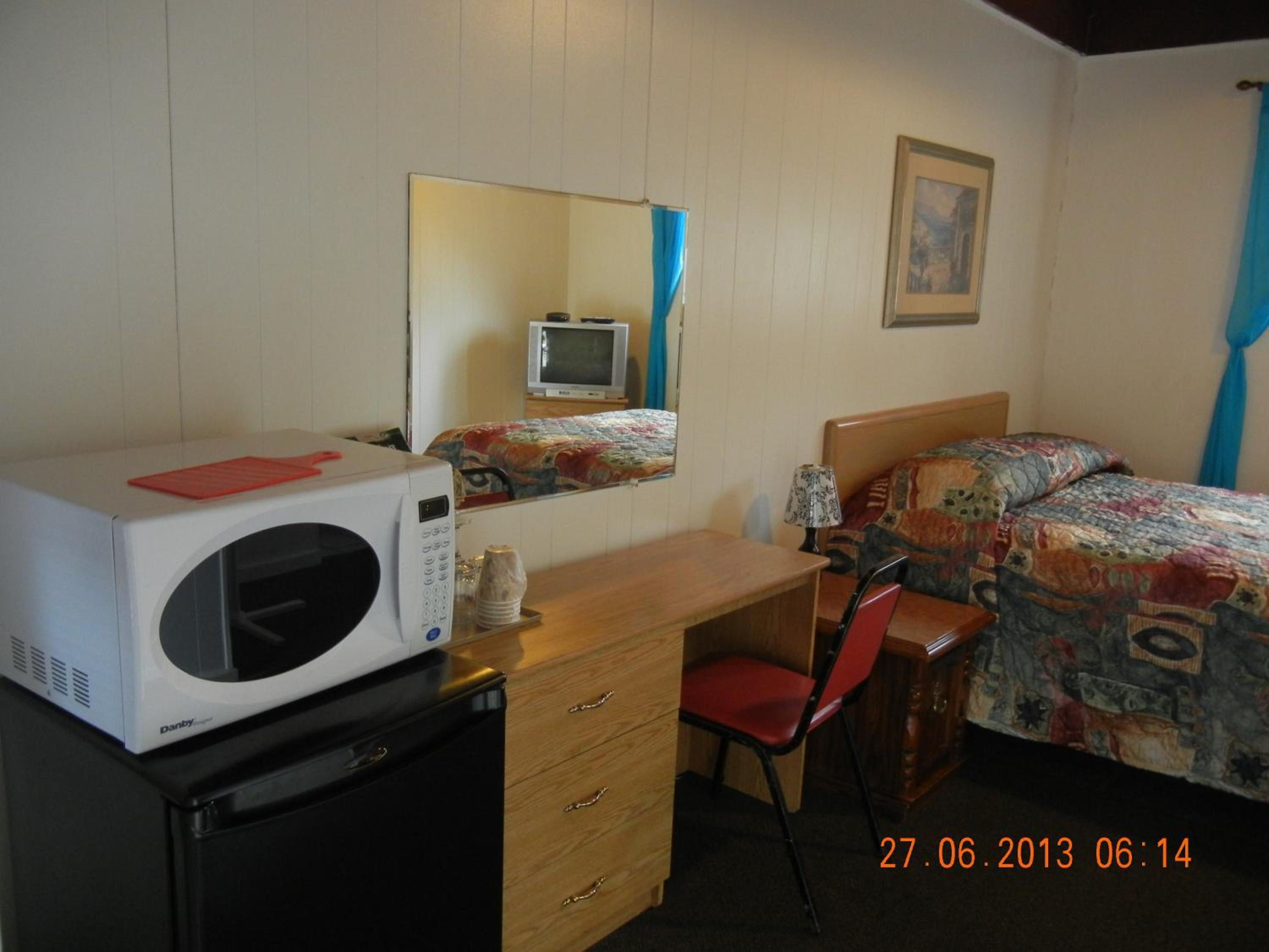Holiday House Motel