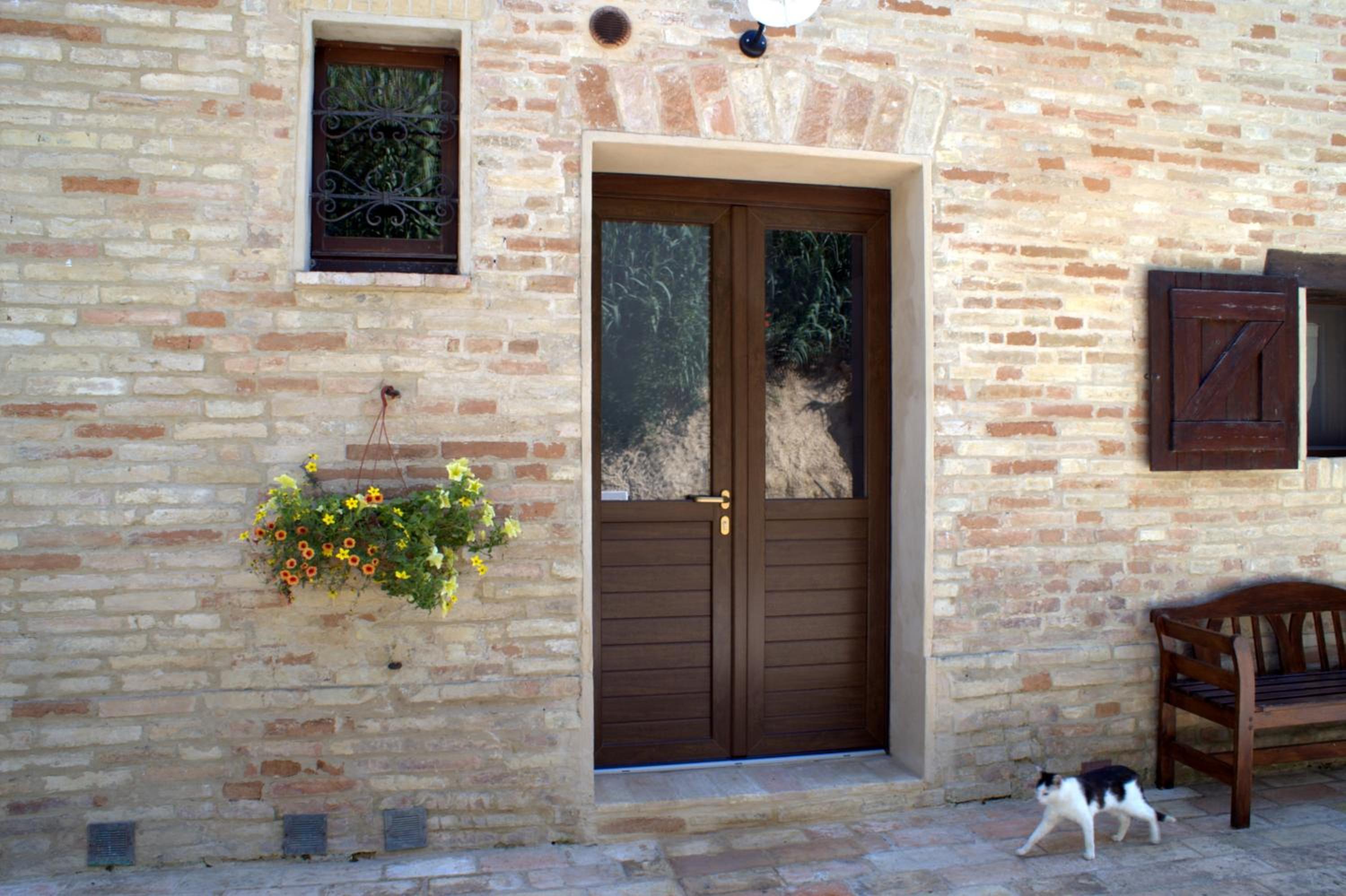 Casa il Girasole con piscina nelle Marche