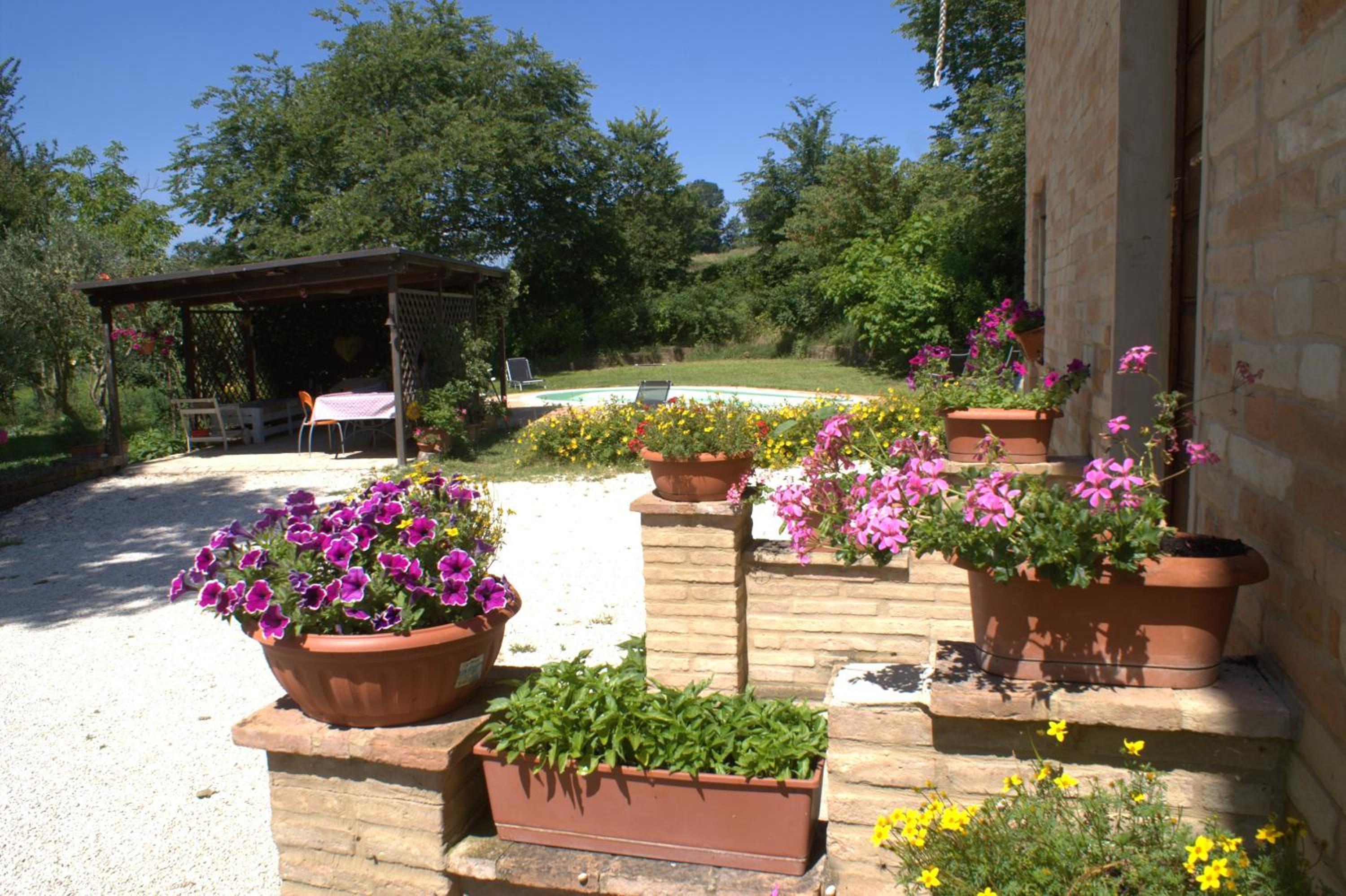 Casa il Girasole con piscina nelle Marche