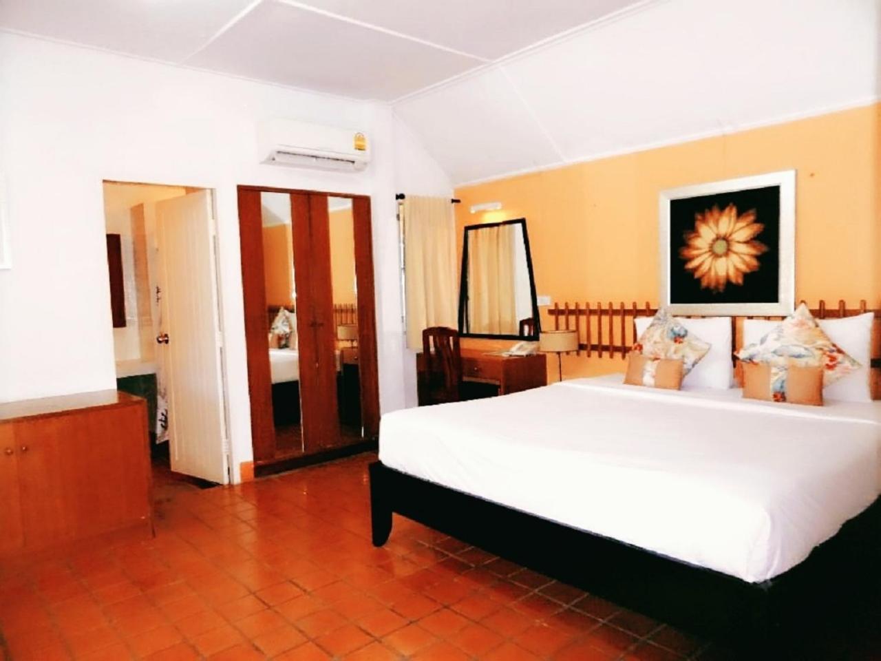 Pran Buri Vacations - Lawana Escape - Property Image 2