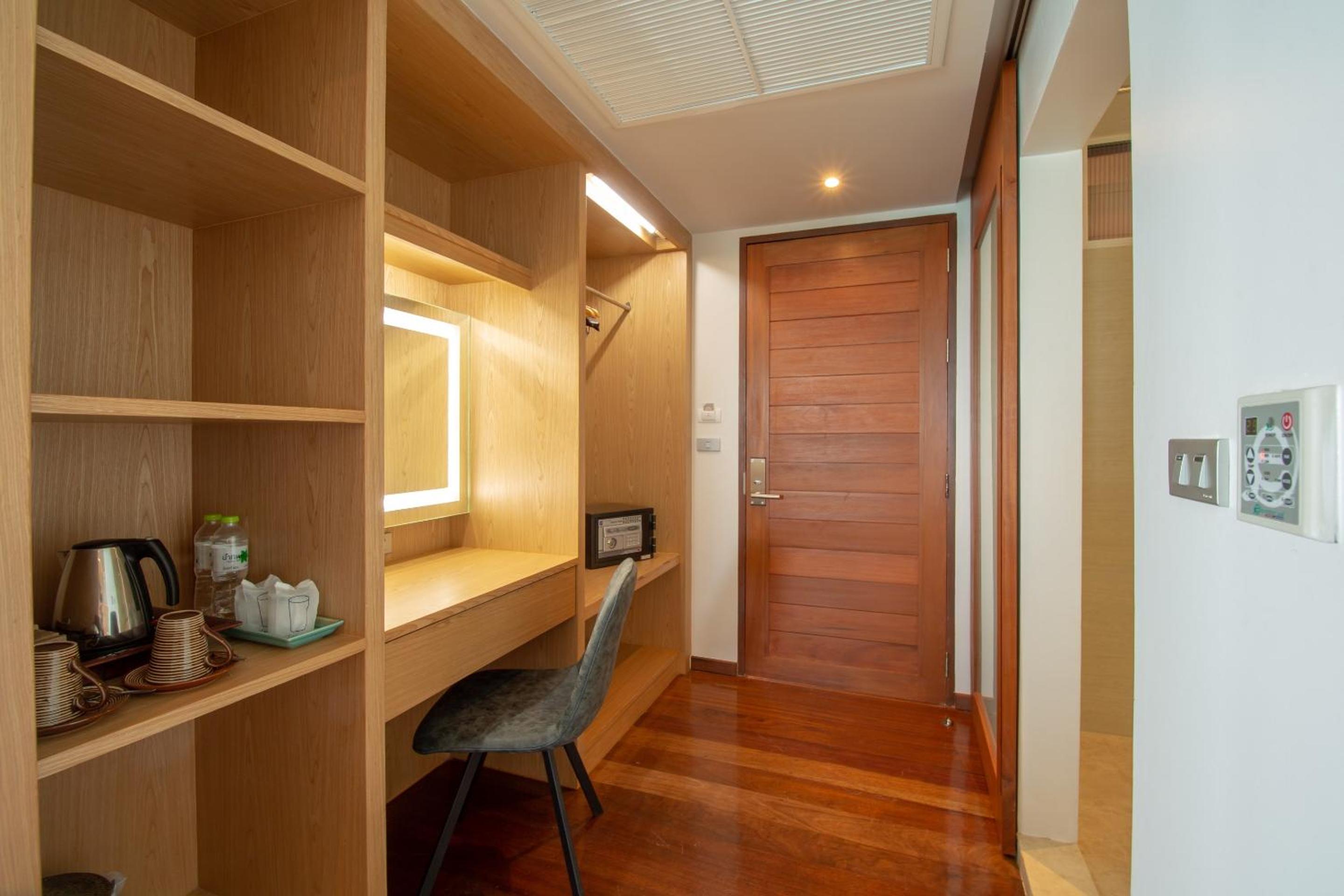 Coral Cliff Beach Resort Samui - SHA Plus