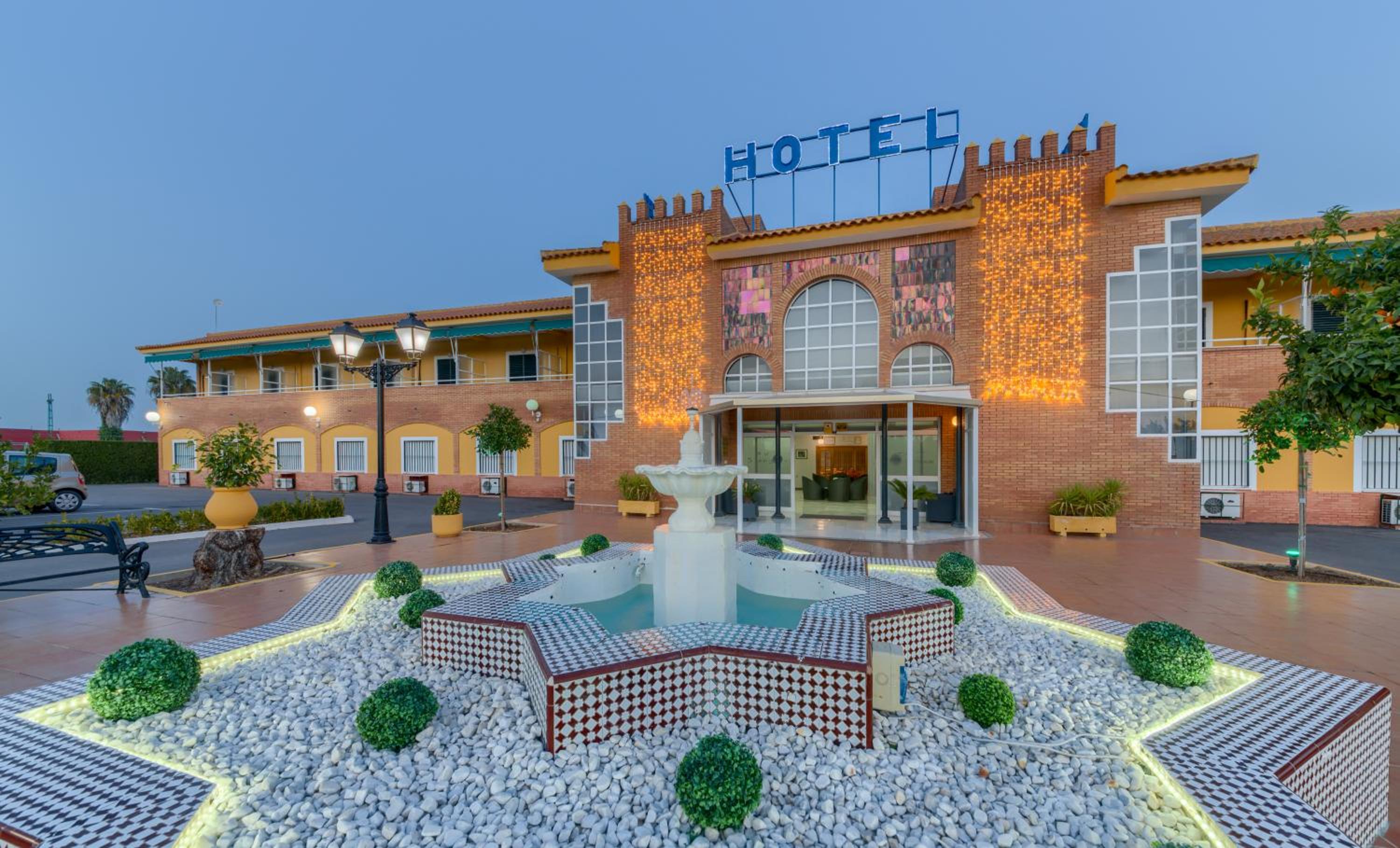 Hotel Torre De Los Guzmanes - Image 1