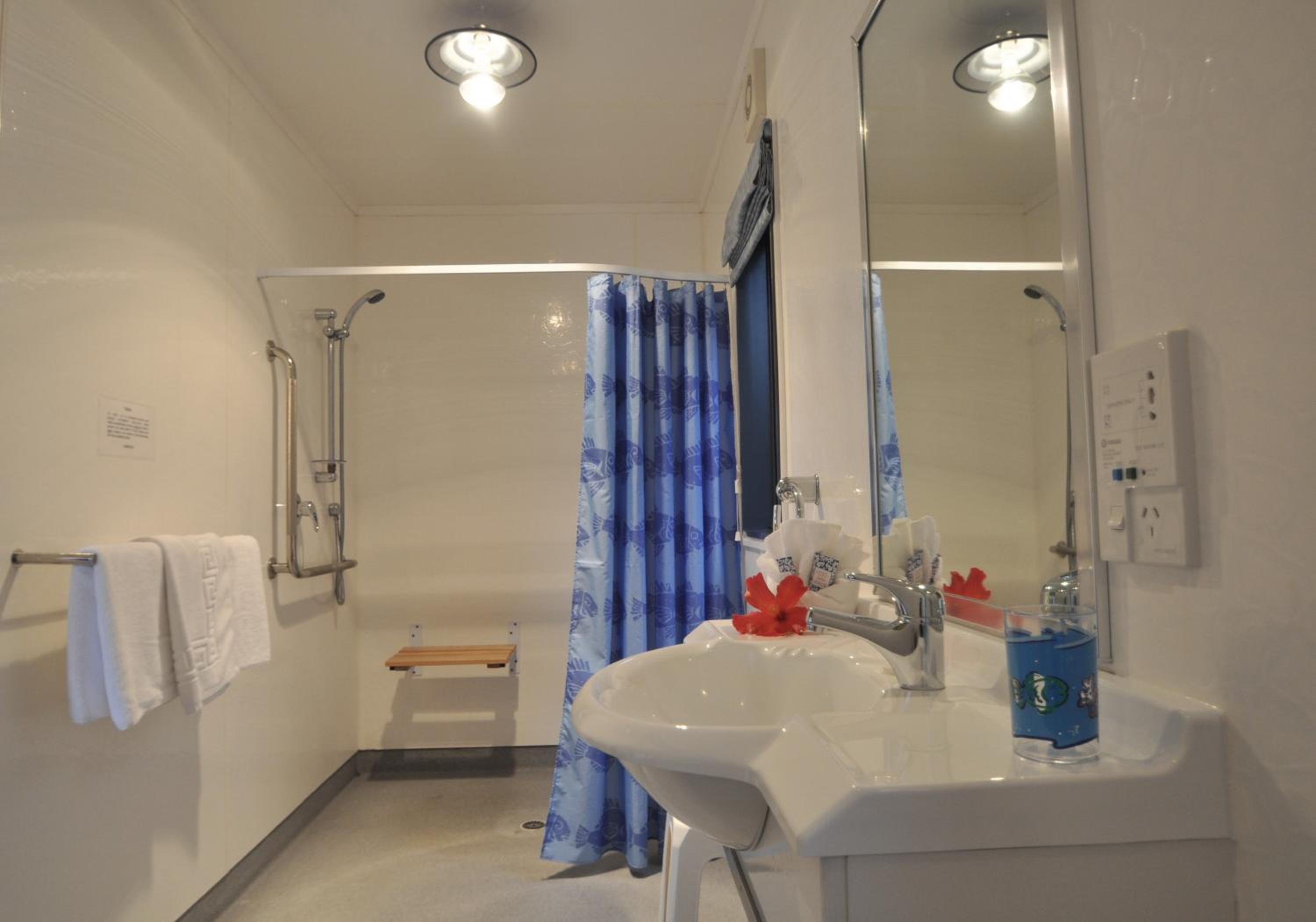 Bay Cabinz Motel
