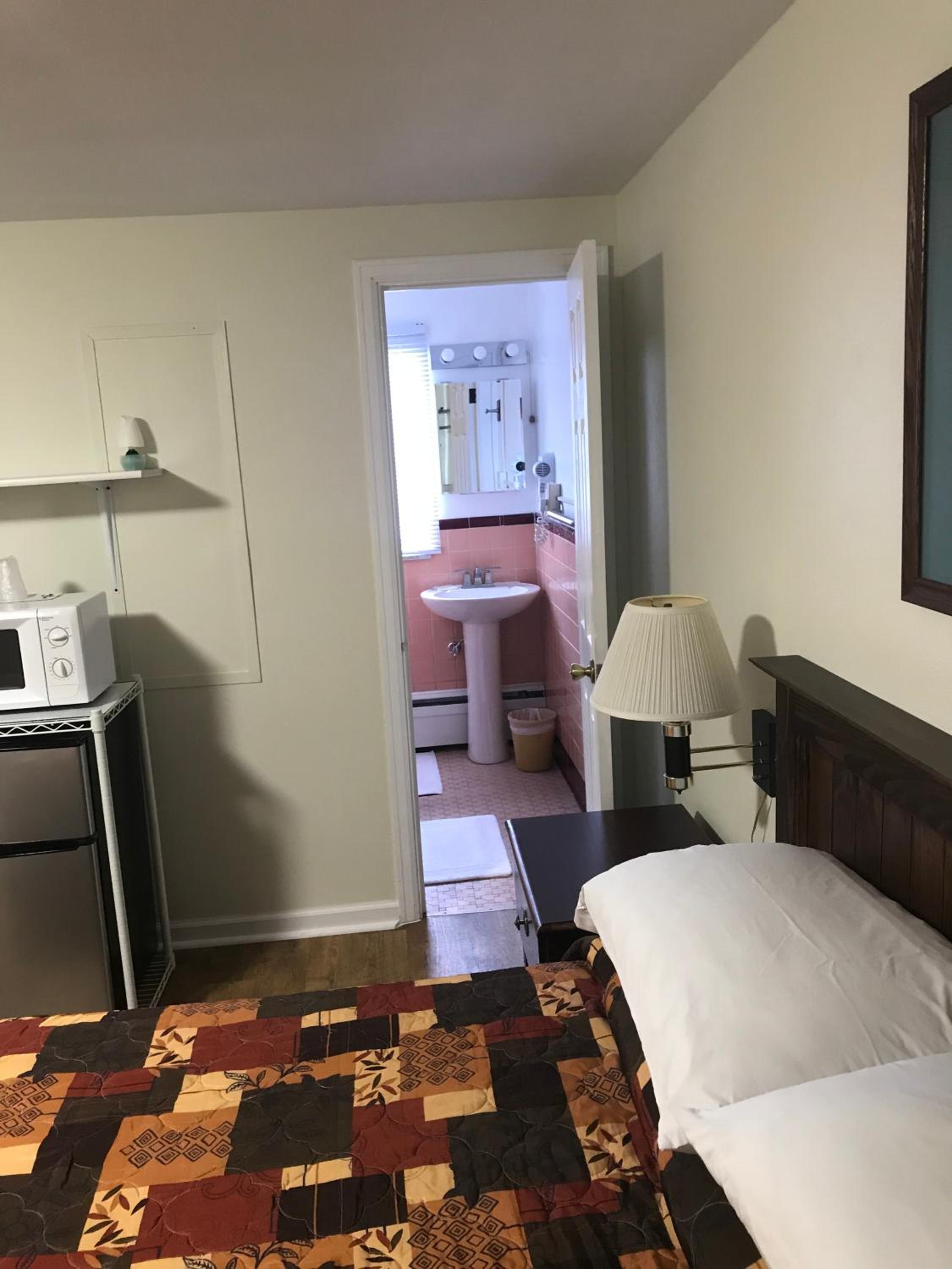 Evergreen Motel