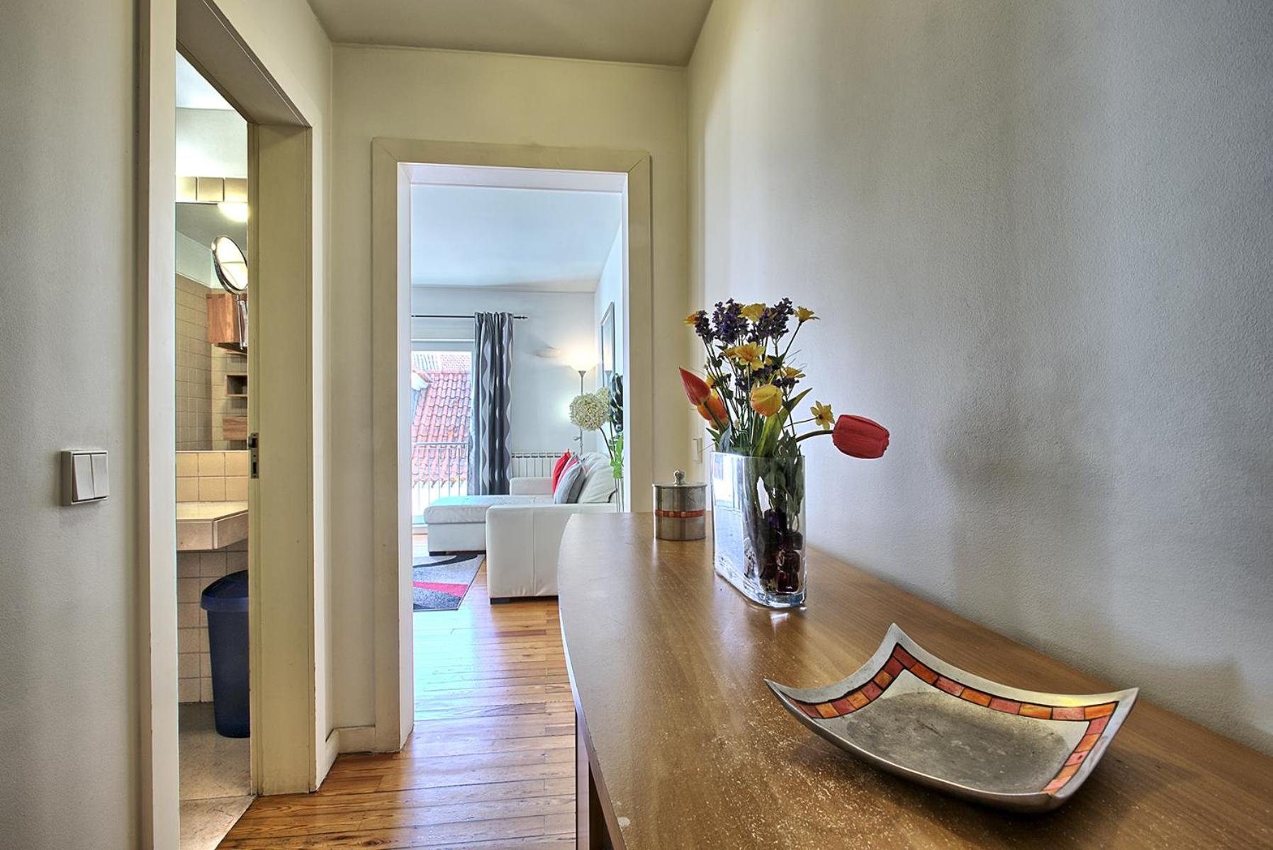 MyPlaceLisbon - Bairro Alto Apartment view 4