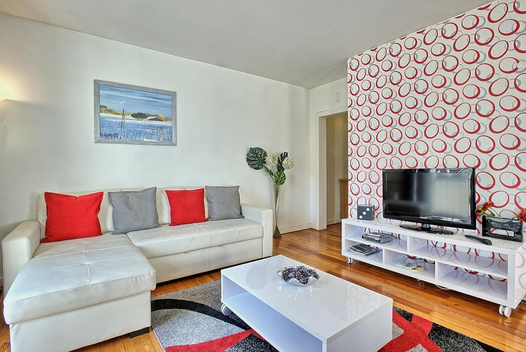 MyPlaceLisbon - Bairro Alto Apartment view 3