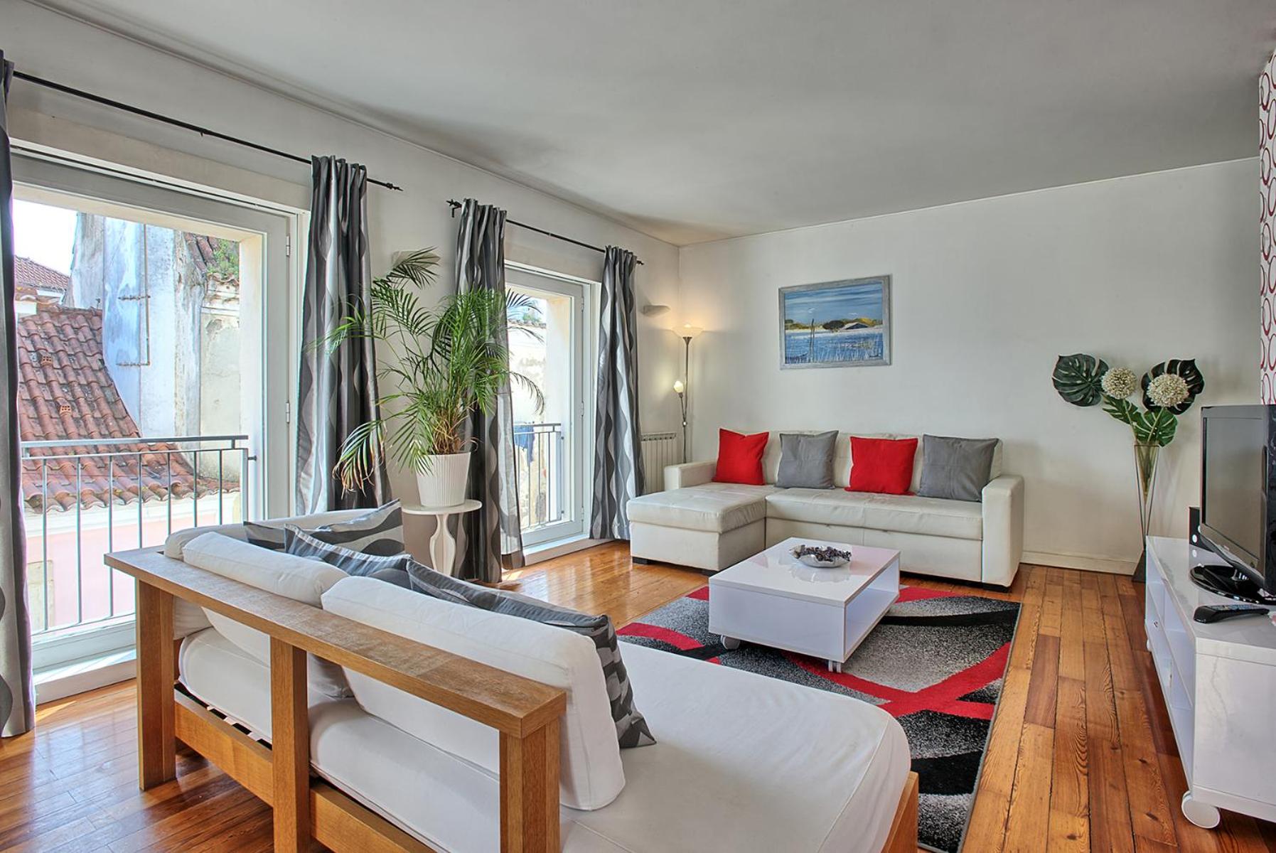 MyPlaceLisbon - Bairro Alto Apartment view 2