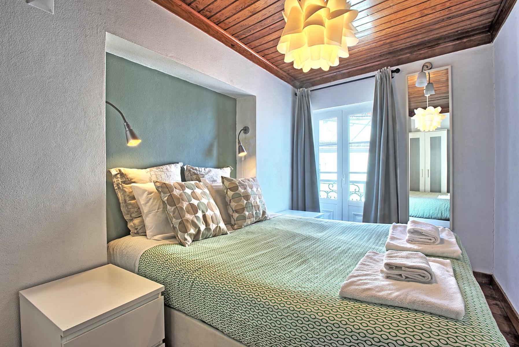 MyPlaceLisbon - Alfama River View Apartment view 4