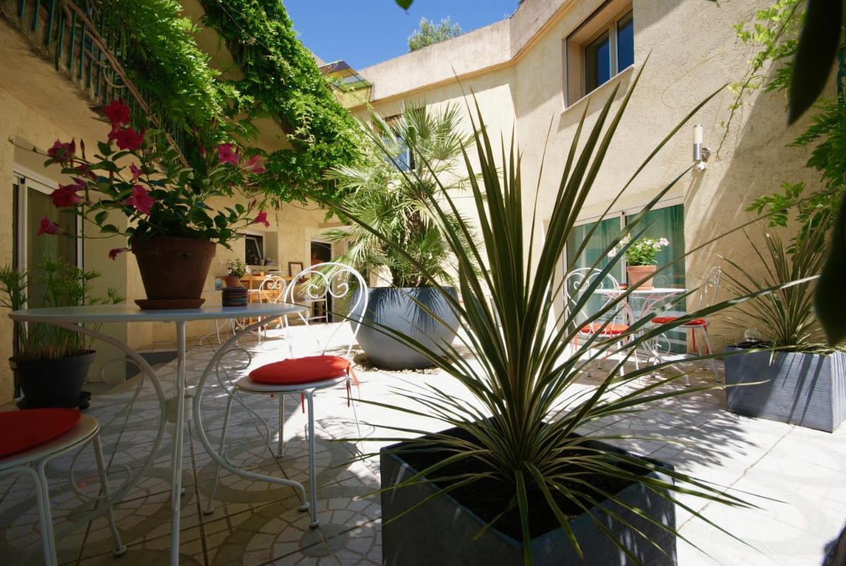 Montpellier Vacations - Couette et Cafe - Property Image 23