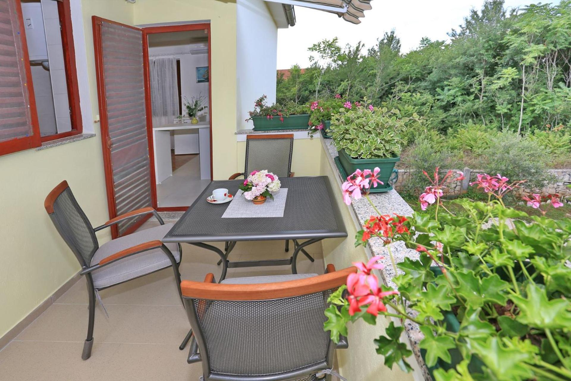 Apartments Romansa view 3