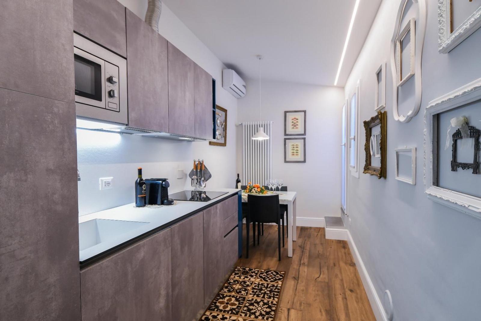 Oltrarno Lily Suite