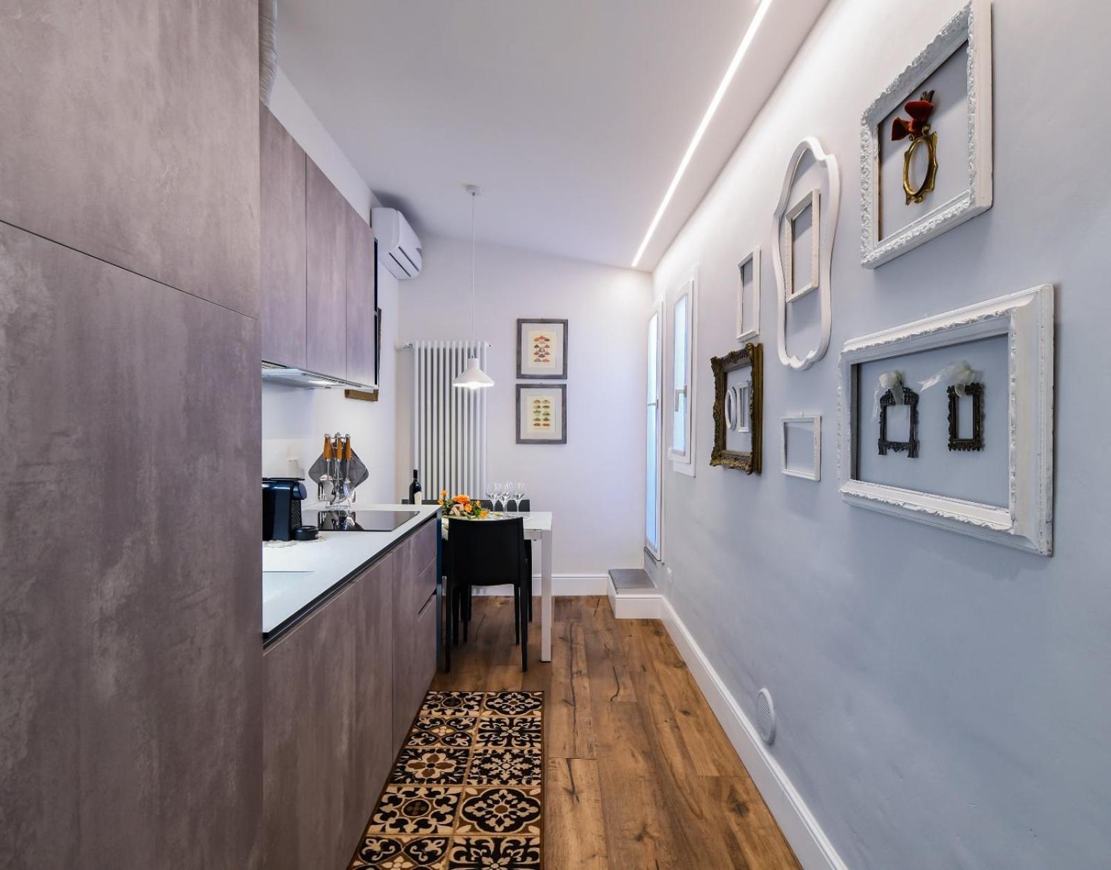 Oltrarno Lily Suite