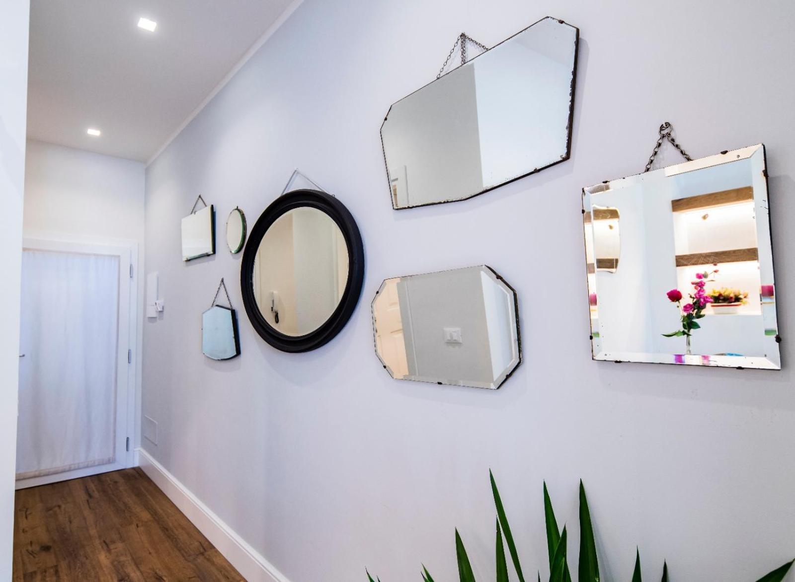 Oltrarno Lily Suite