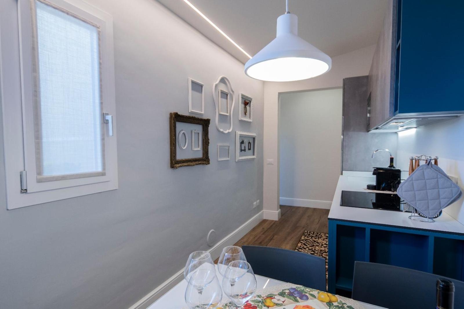 Oltrarno Lily Suite