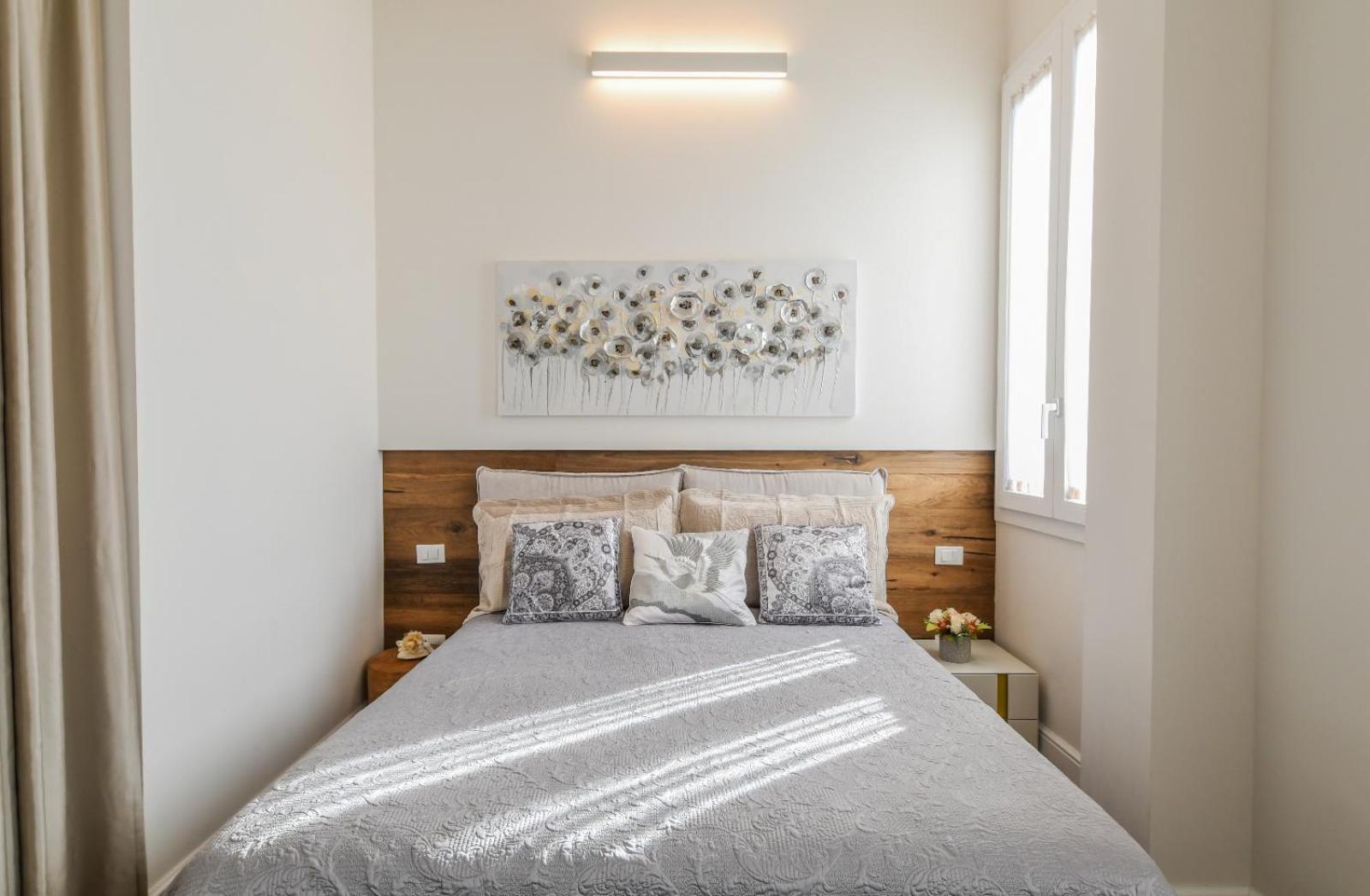 Oltrarno Lily Suite