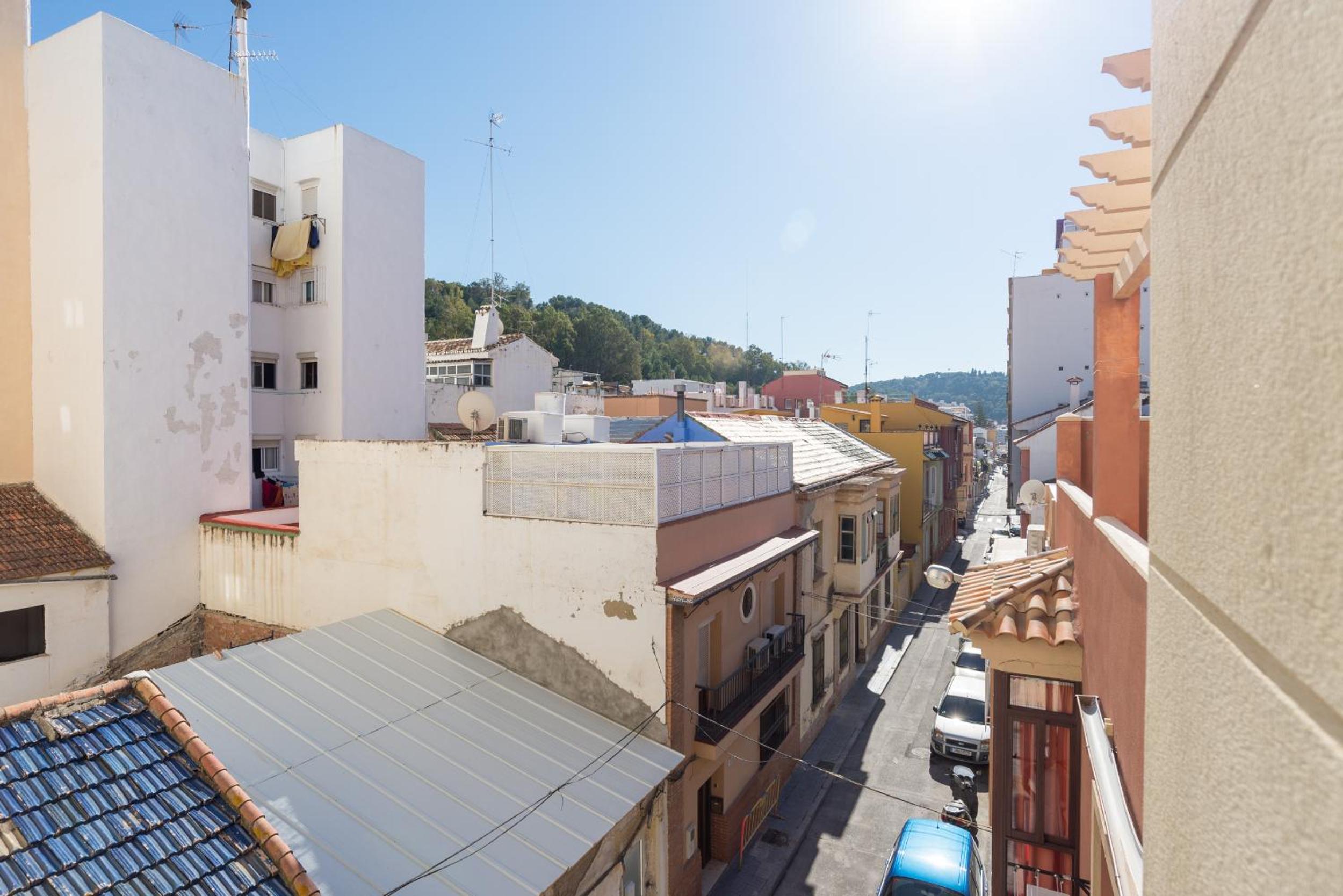 MA2B-Bright Apt With Rooftops With Palms near Old Town