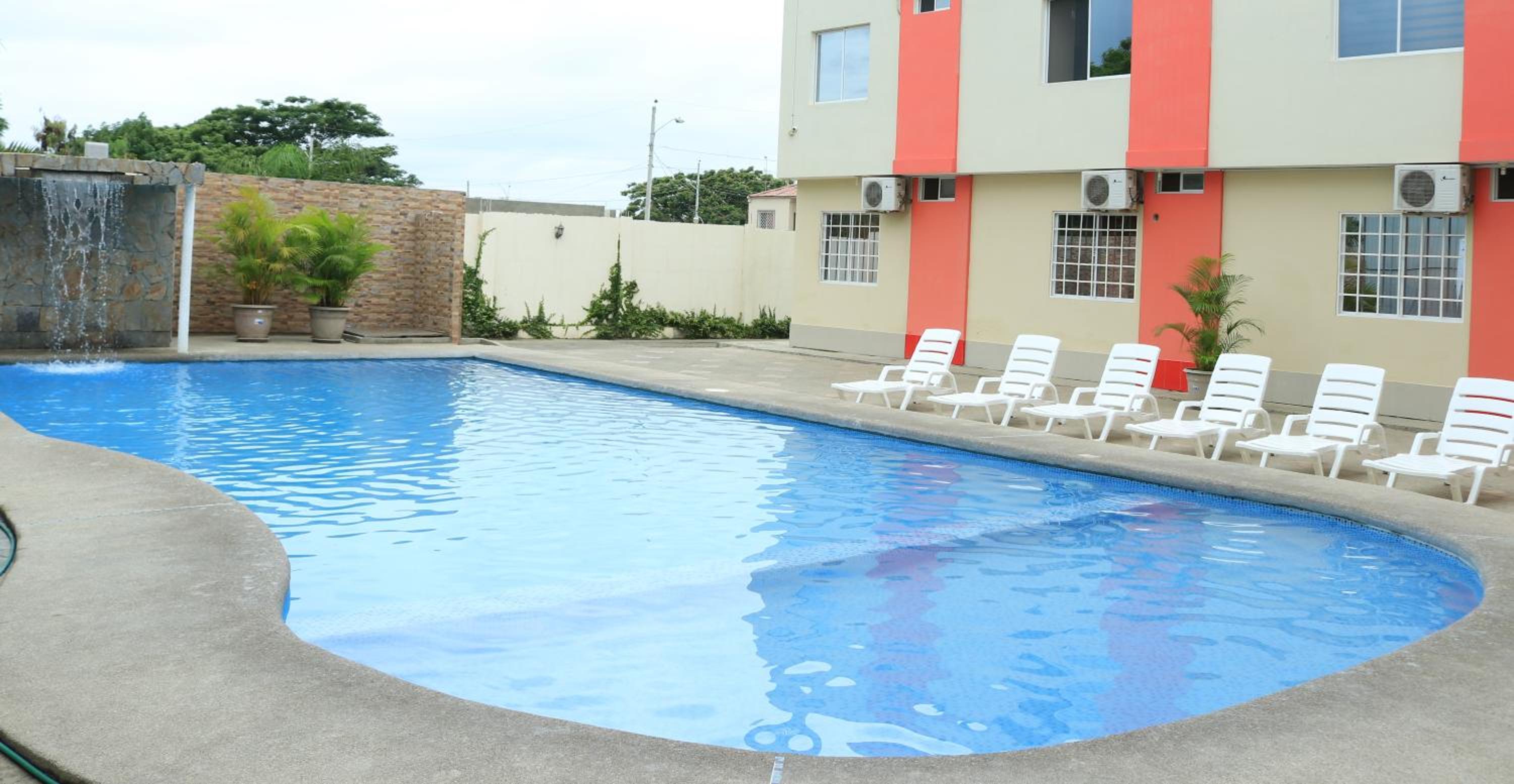 Hotel Pikeiro Blue - Image 1