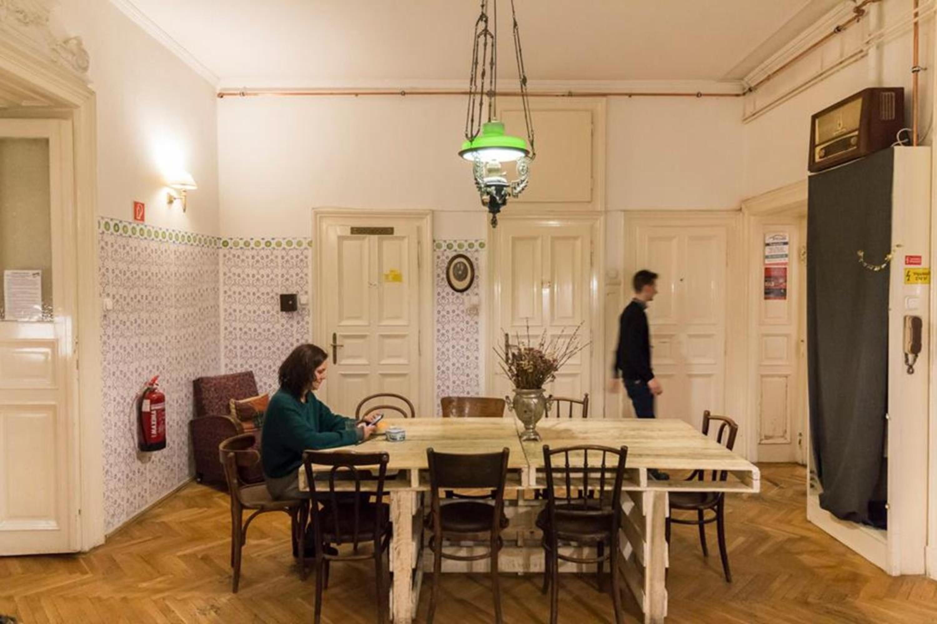 Baroque Hostel & Coworking