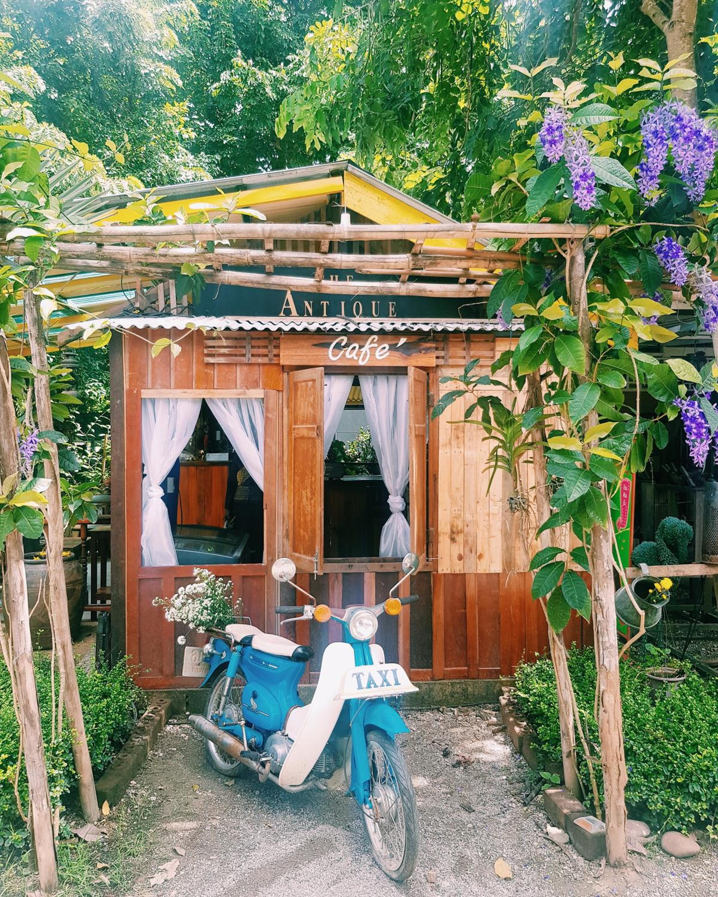 The Antique Riverside Resort