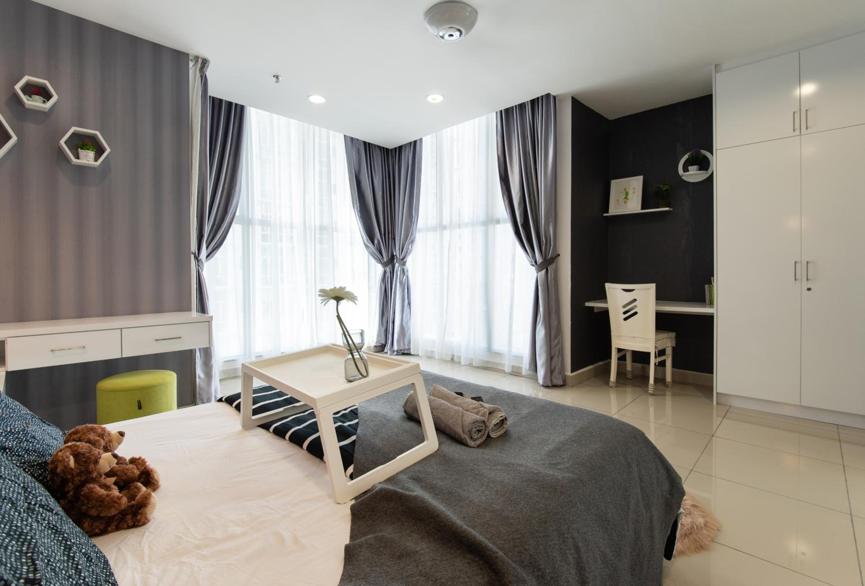 Modern Luxury Studio photo 2